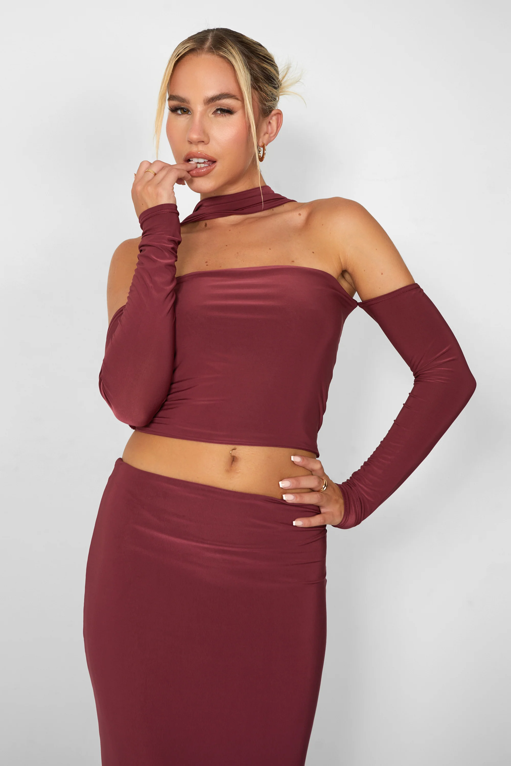 Kaiia Bardot Choker Detail Top in Burgundy - Image 2