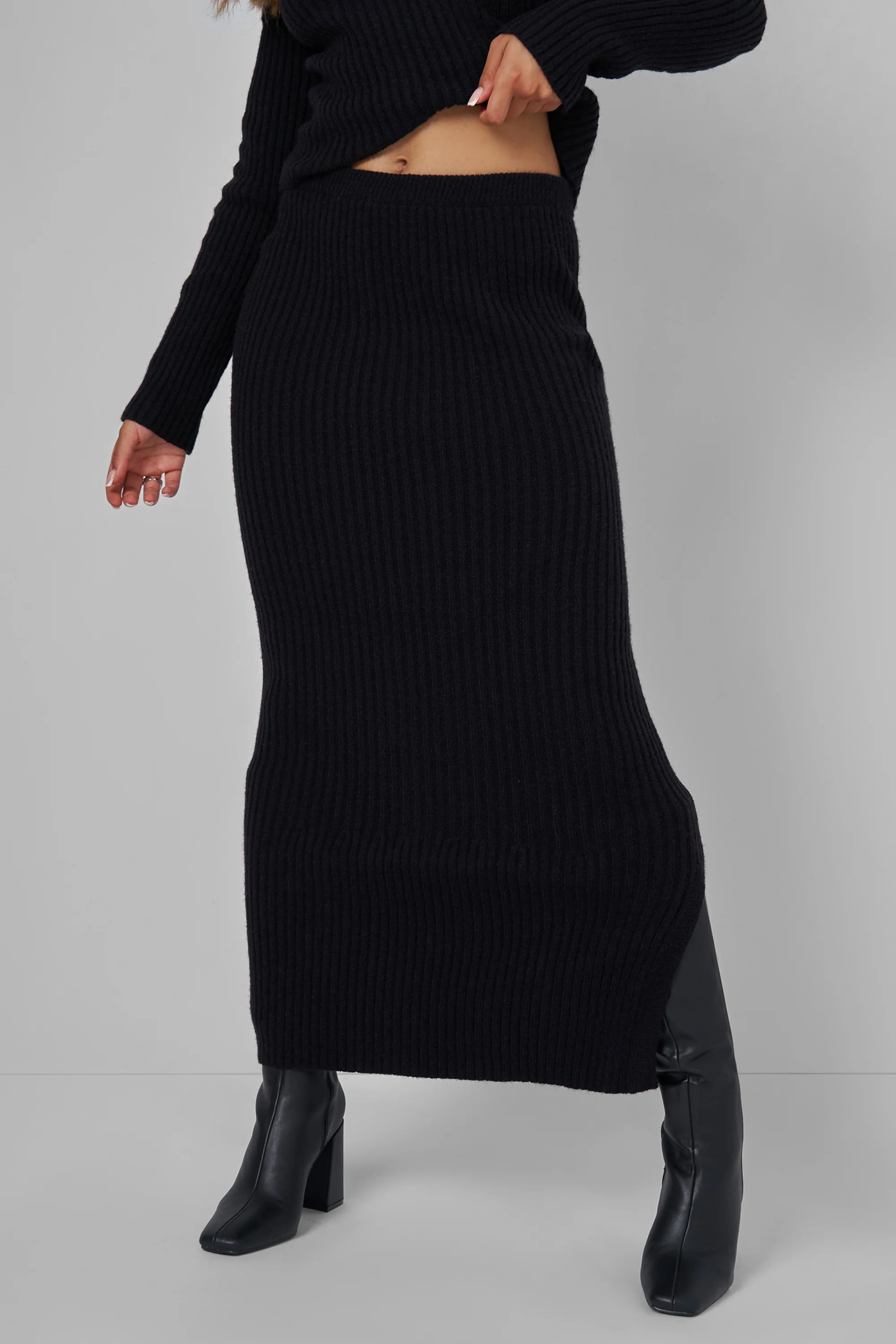 Kaiia Bardot Jumper Co-ord in Black - Image 5