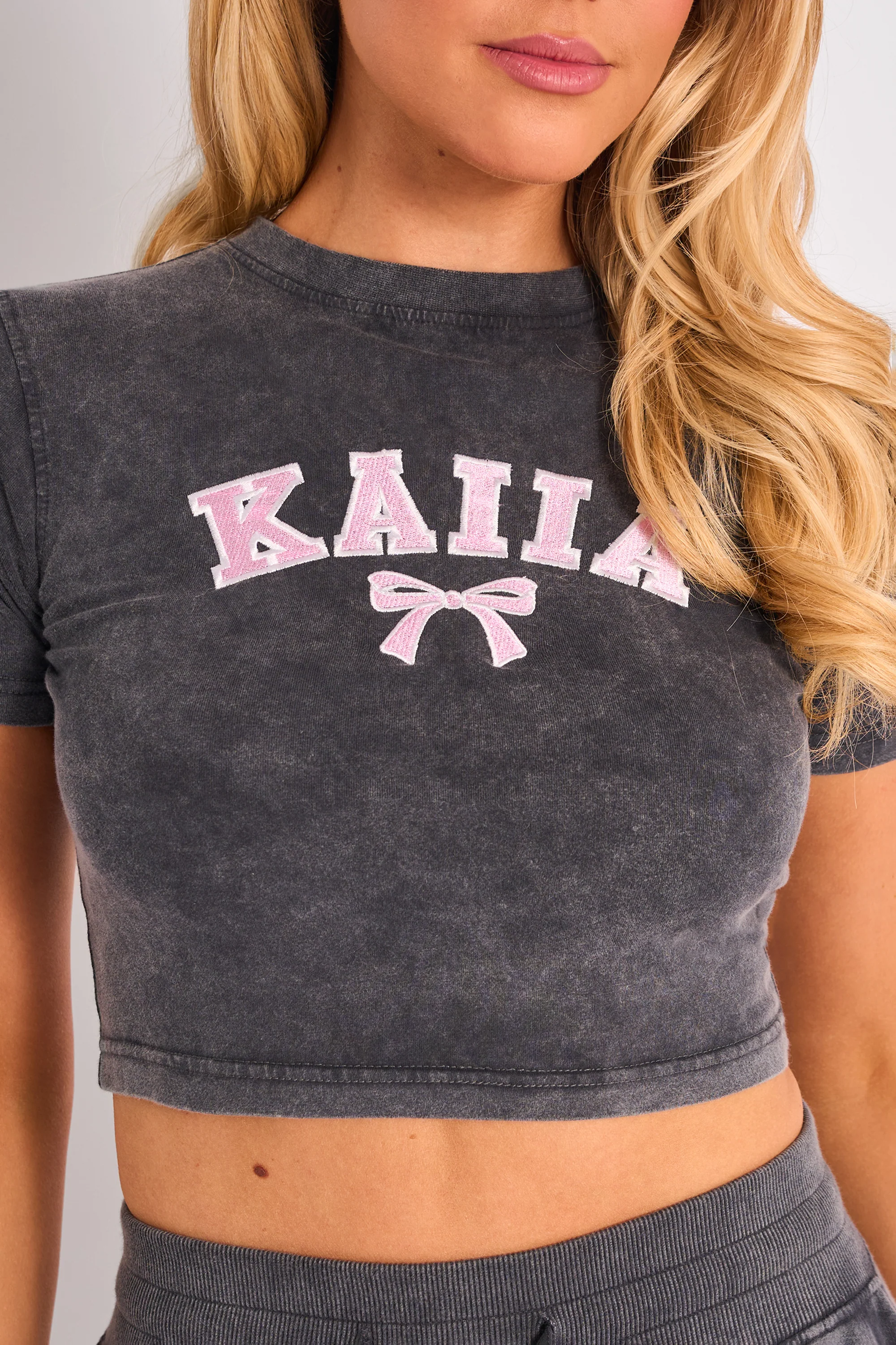 Kaiia Bow Embroidered Baby Tee Washed Dark Grey & Pink - Image 4