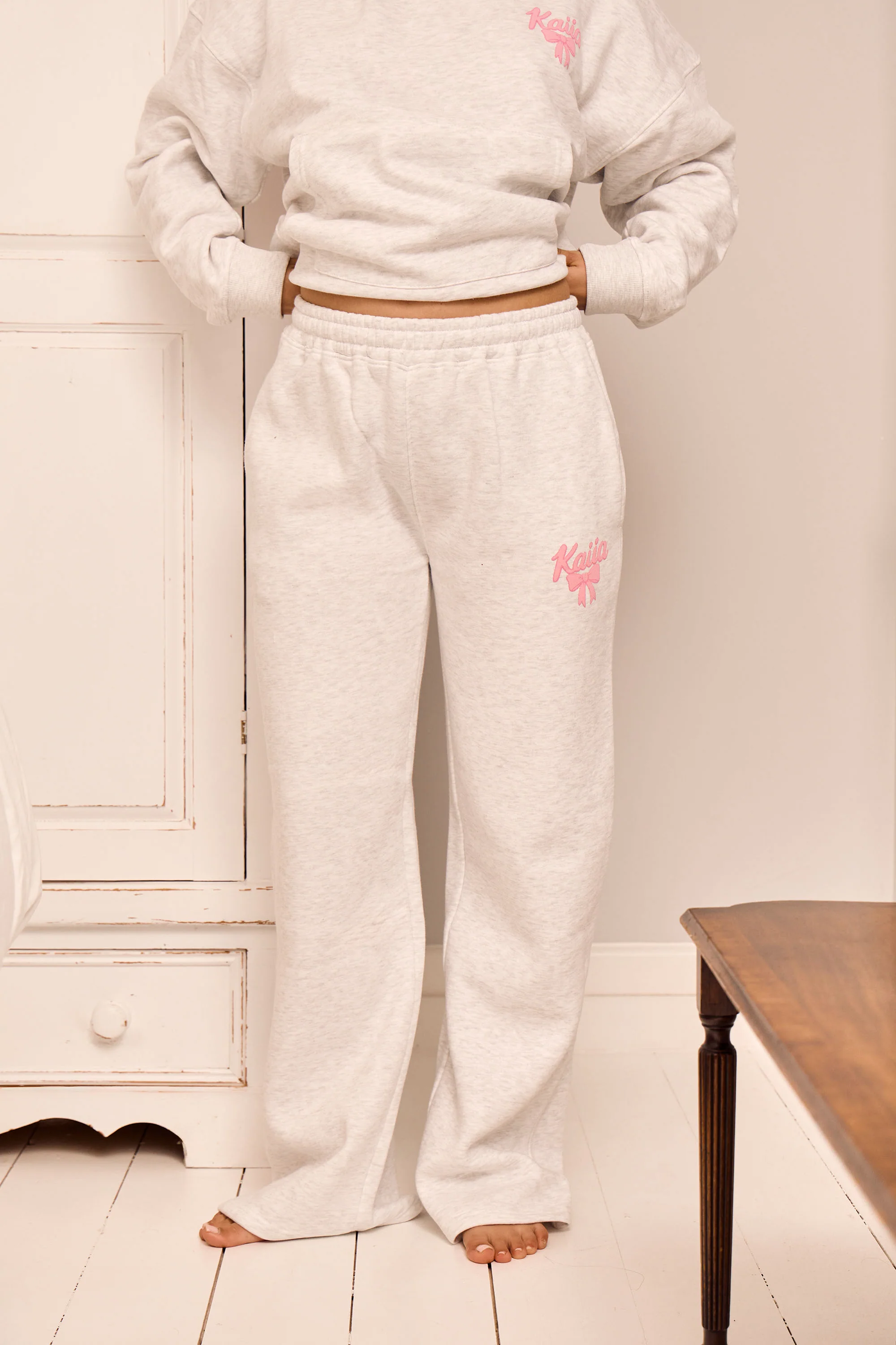 Kaiia Bow Graphic Wide Leg Joggers Light Grey Marl & Pink - Image 3