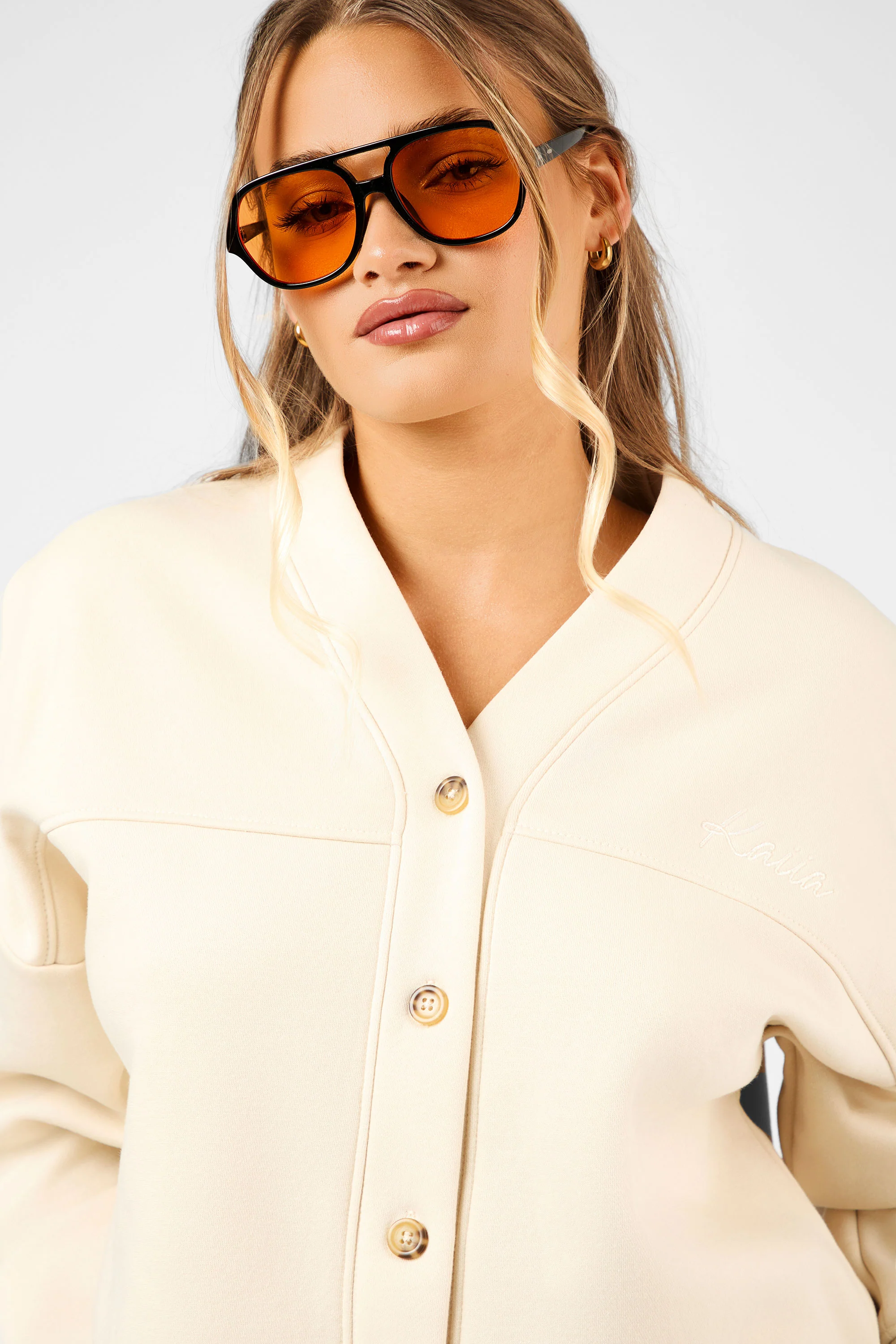 Kaiia Script Logo Button Down Detail Sweat Cardigan Crème - Image 3
