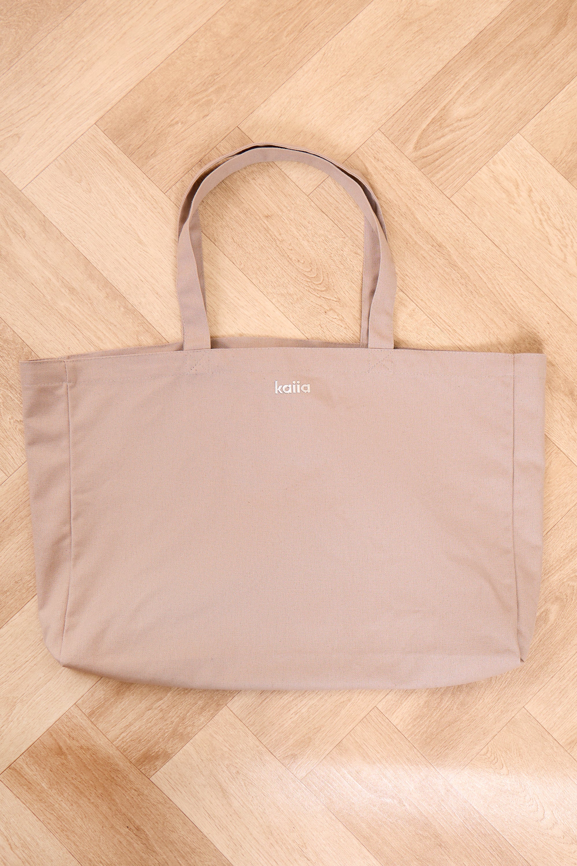 Kaiia Chrome Logo Tote Bag Grey Taupe - Image 5