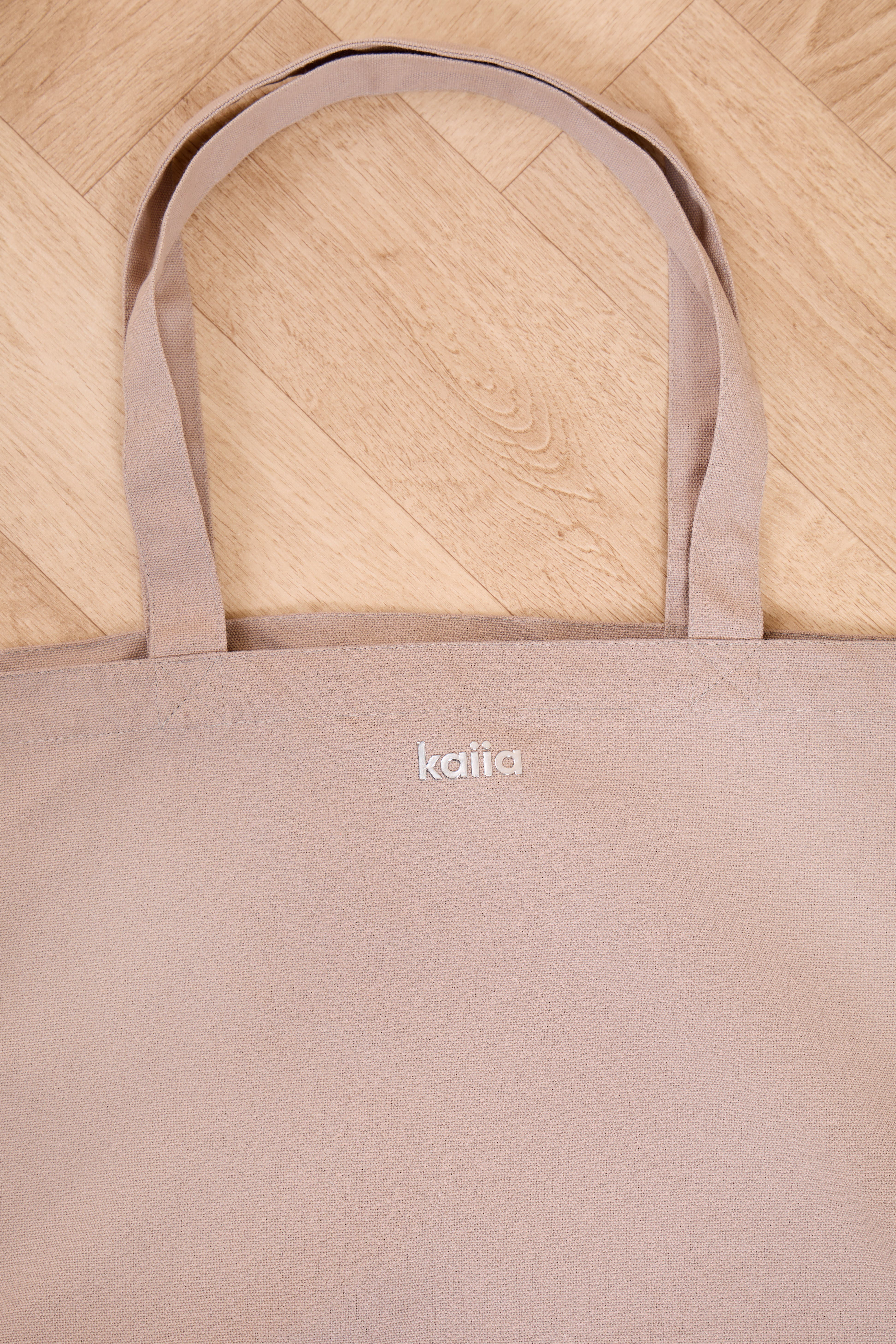 Kaiia Chrome Logo Tote Bag Grey Taupe - Image 6