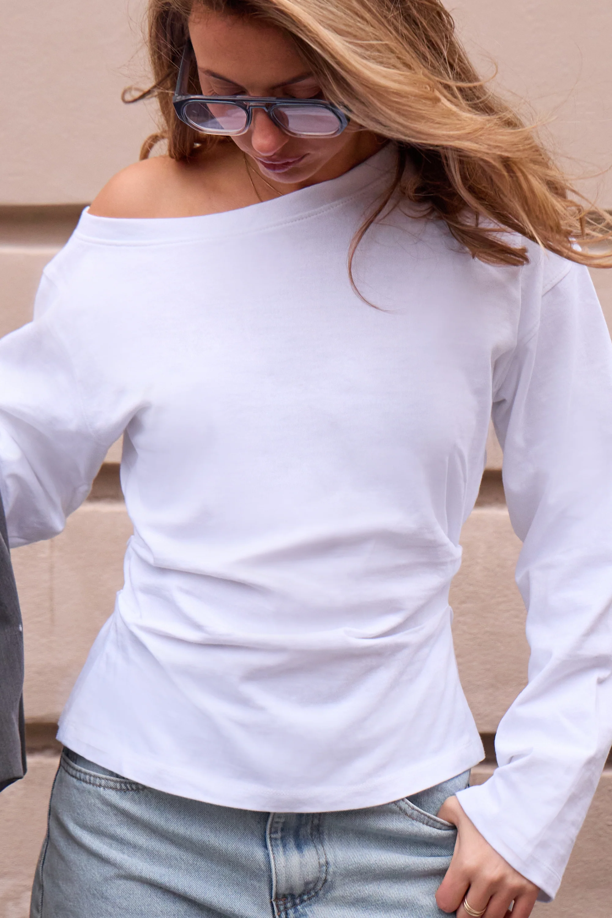 Kaiia Cinched Waist Off the Shoulder Top White - Image 4