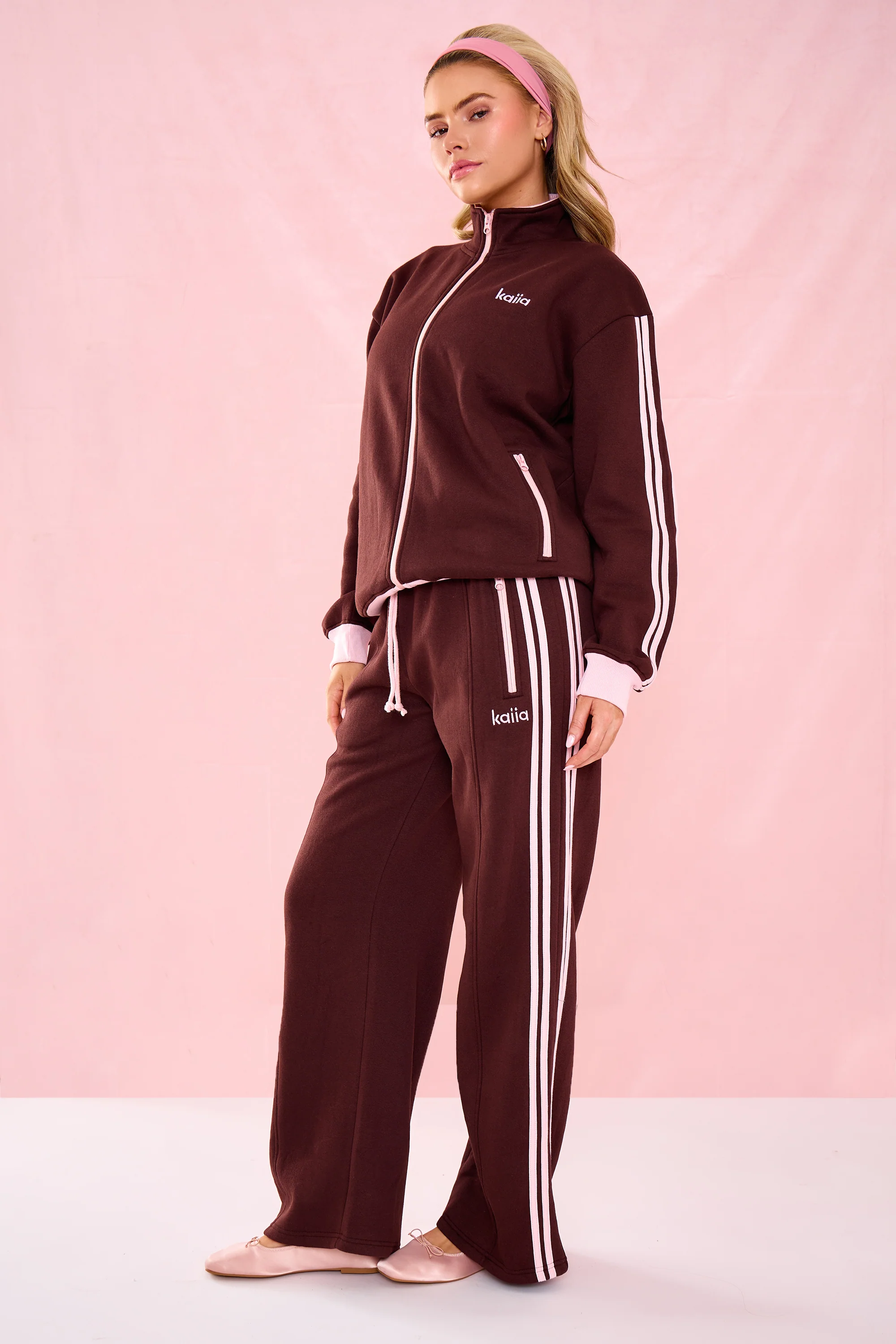Kaiia Collared Boxy Zip Through Sweatshirt Chocolate & Pink - Image 5
