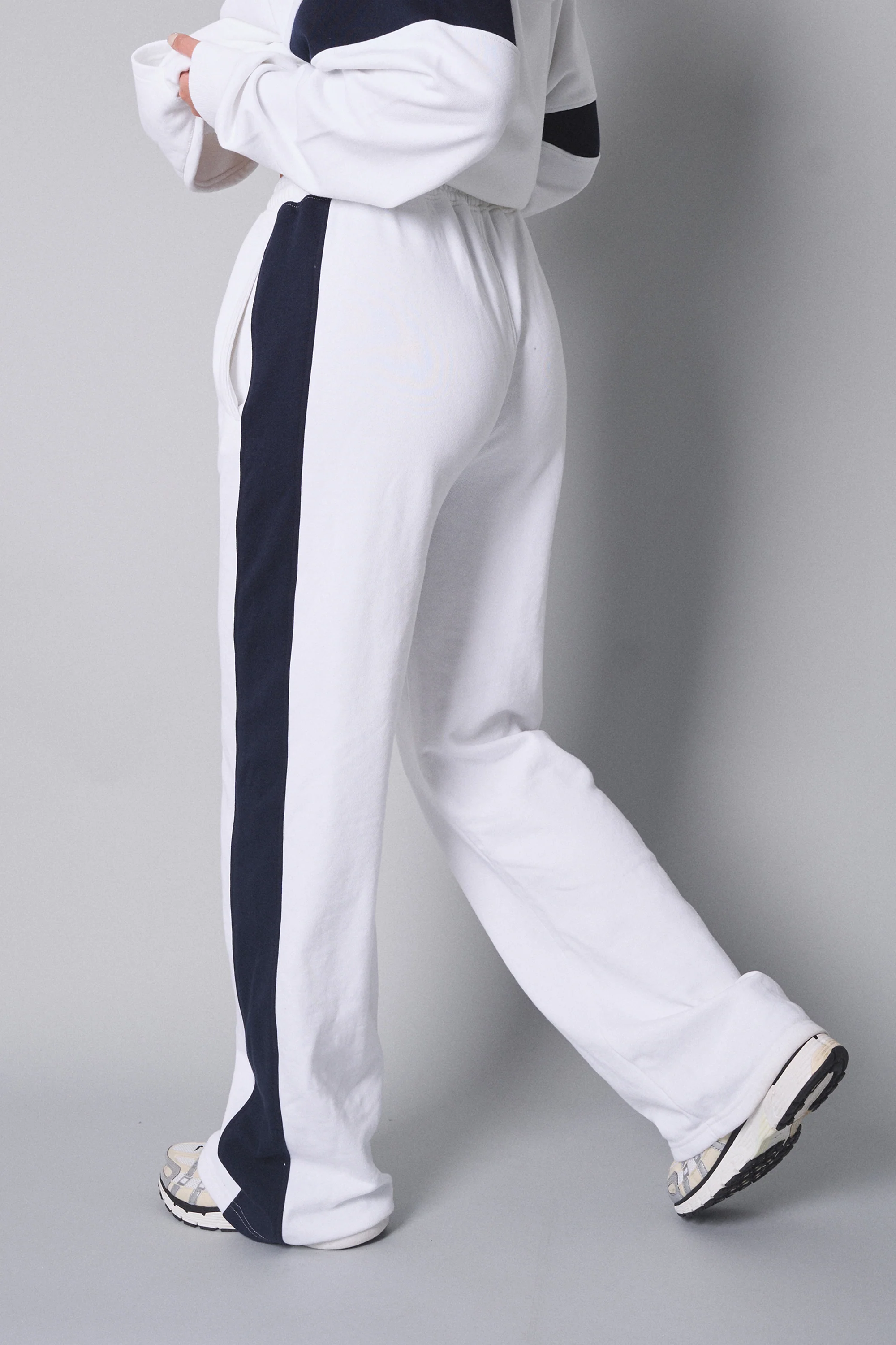 Kaiia Contrast Panel Wide Leg Sweat Pants White With Navy - Image 3