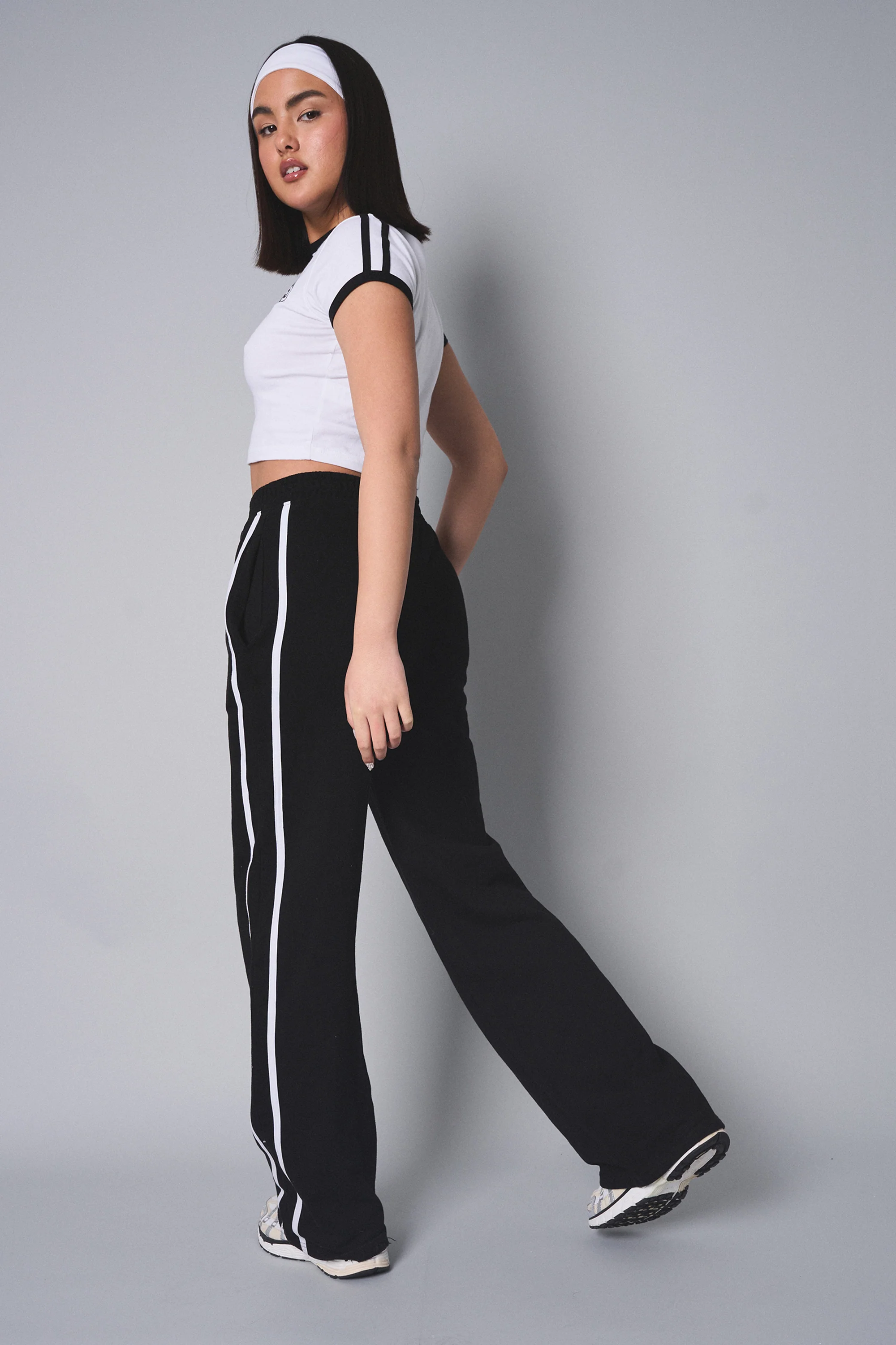 Kaiia Contrast Stripe Baggy Wide Leg Sweat Pants Black - Image 3