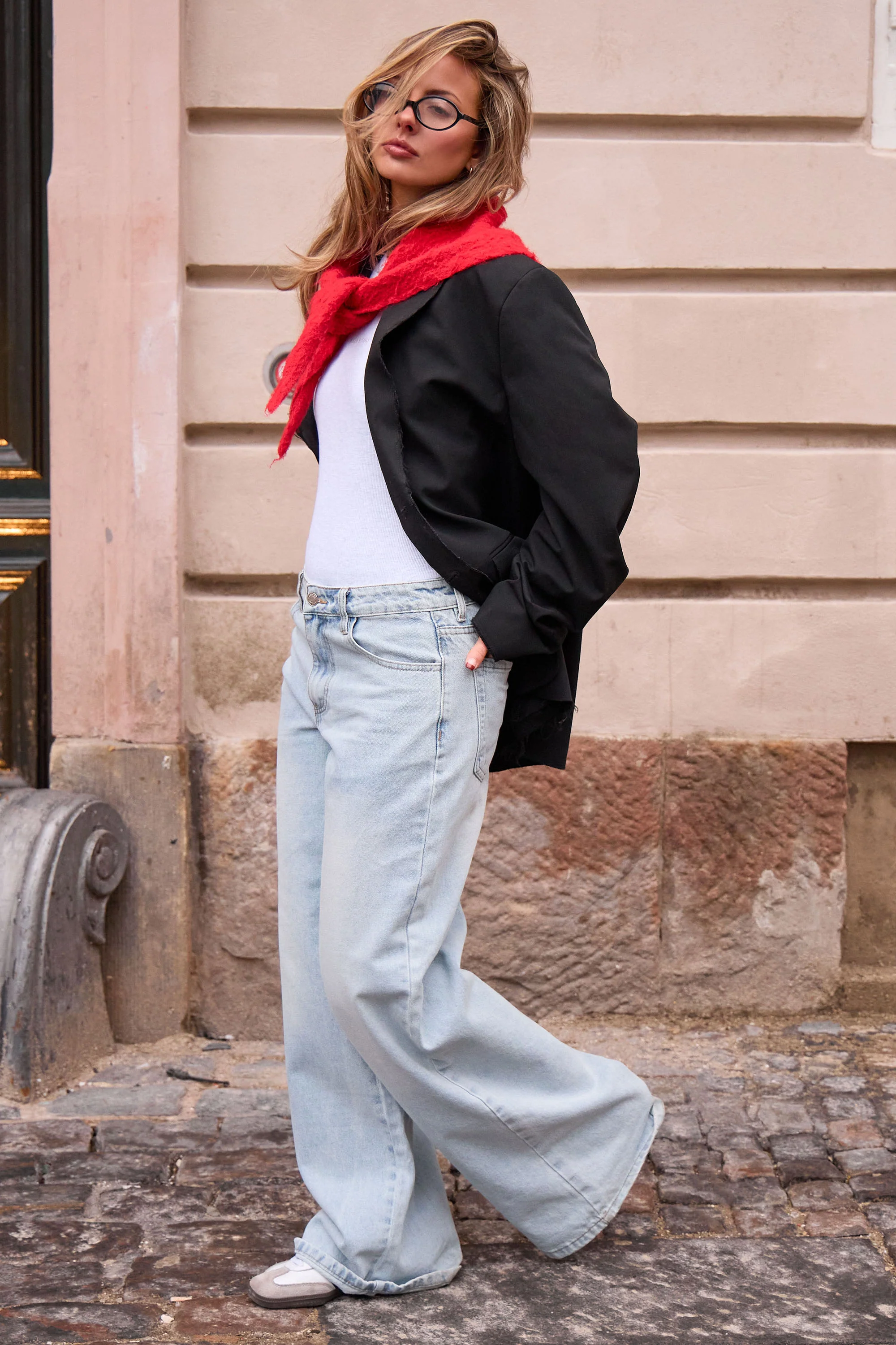 Kaiia Denim Mid Rise Wide Leg Jeans Bleach Wash - Image 5
