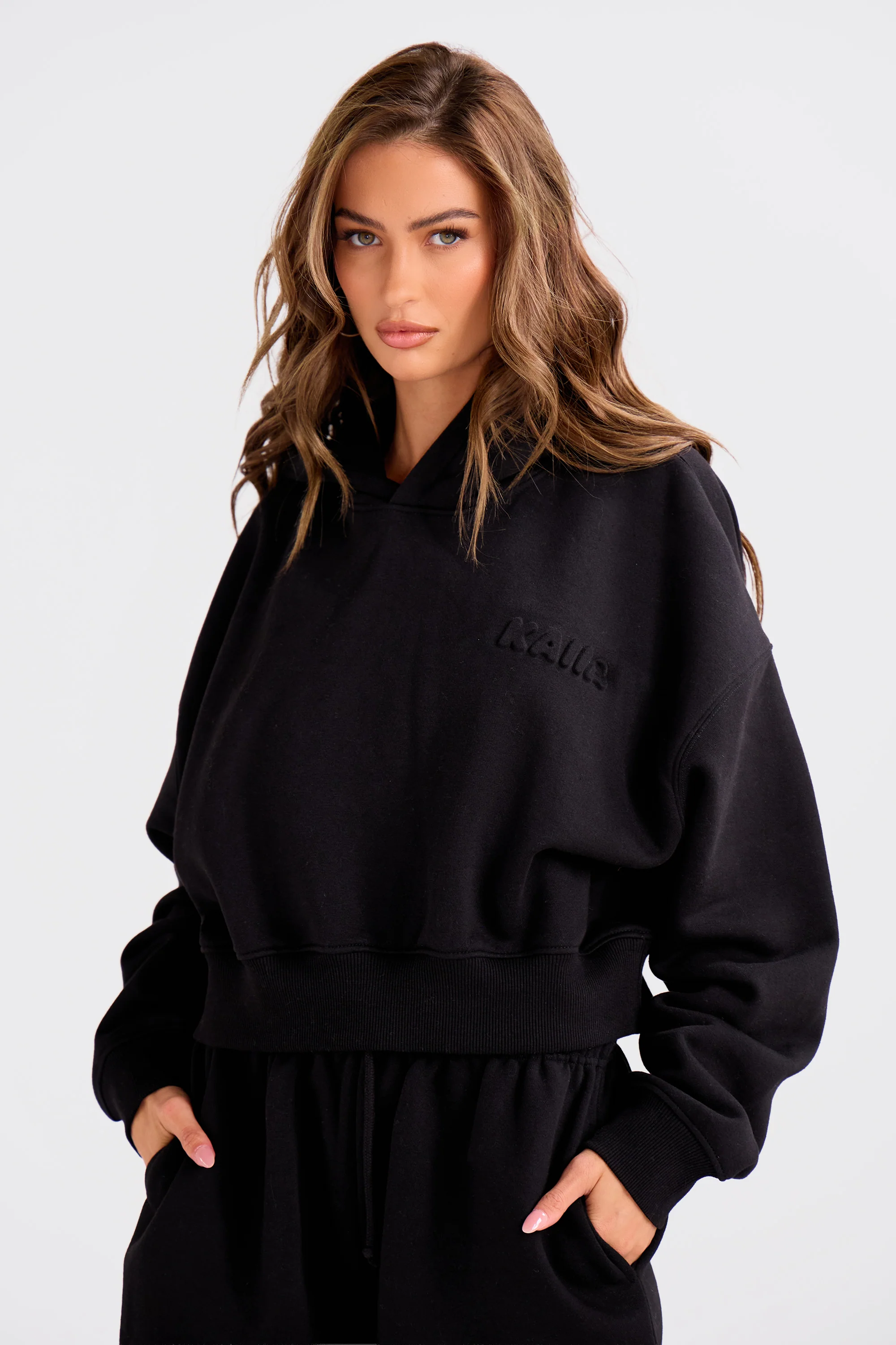 Kaiia Embossed Bubble Logo Cropped Hoodie Black - Image 7