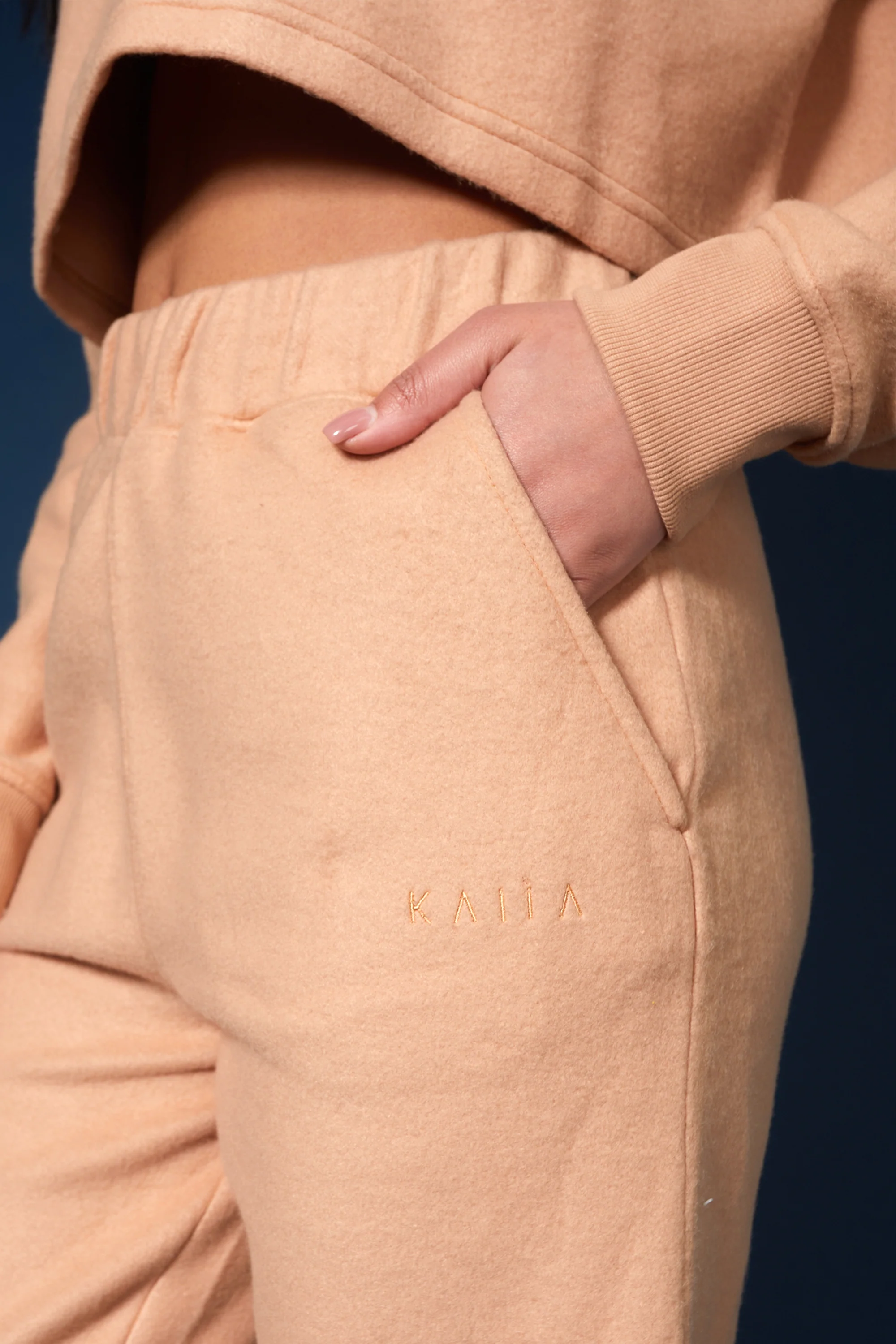 KAIIA FLUFFY 90S JOGGERS CAMEL - Image 3