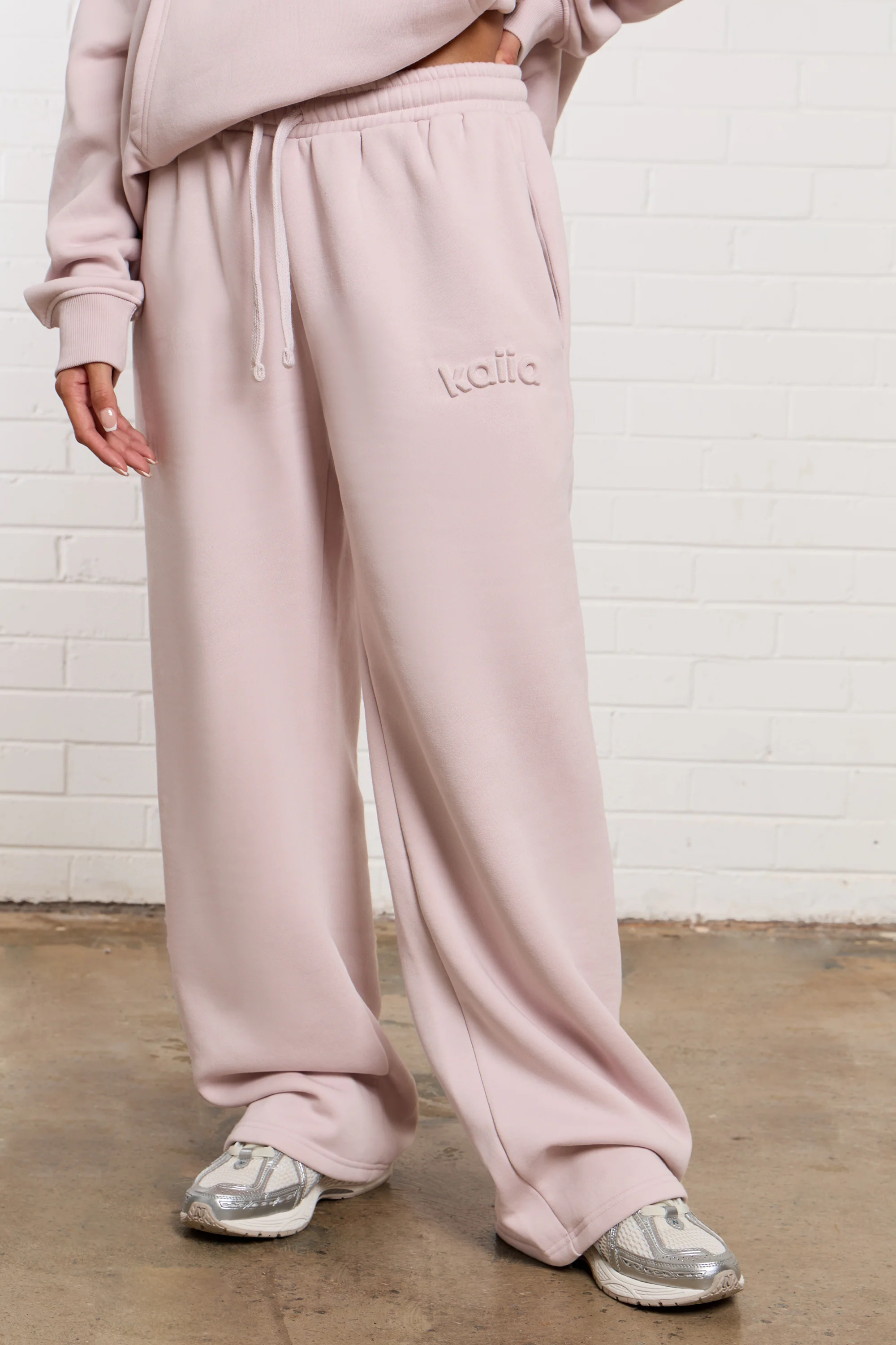 Kaiia Jeans Embossed Wide Leg Joggers Pale Dusty Lilac - Image 3