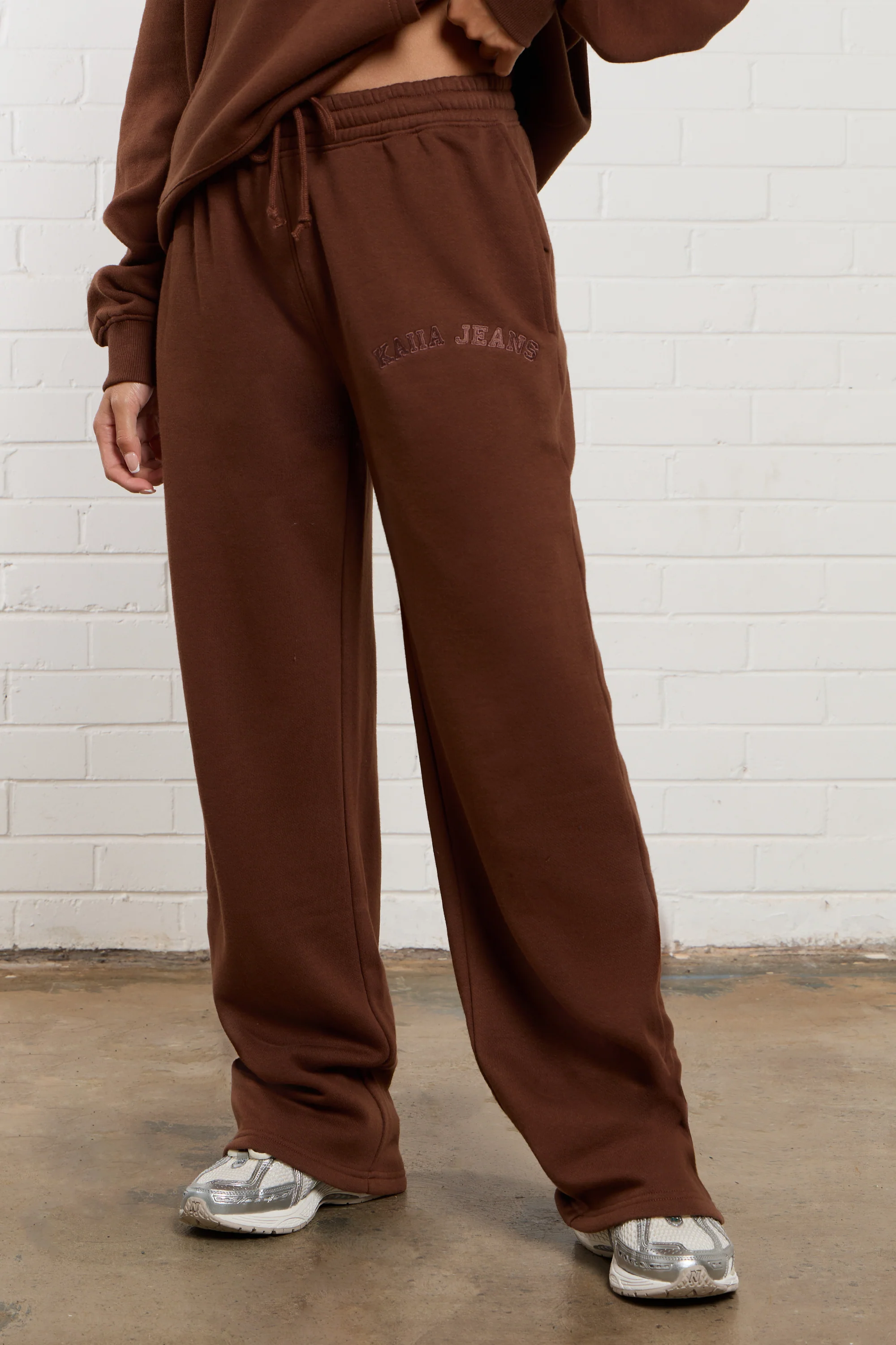 Kaiia Jeans Embroidered Wide Leg Joggers Chestnut - Image 3