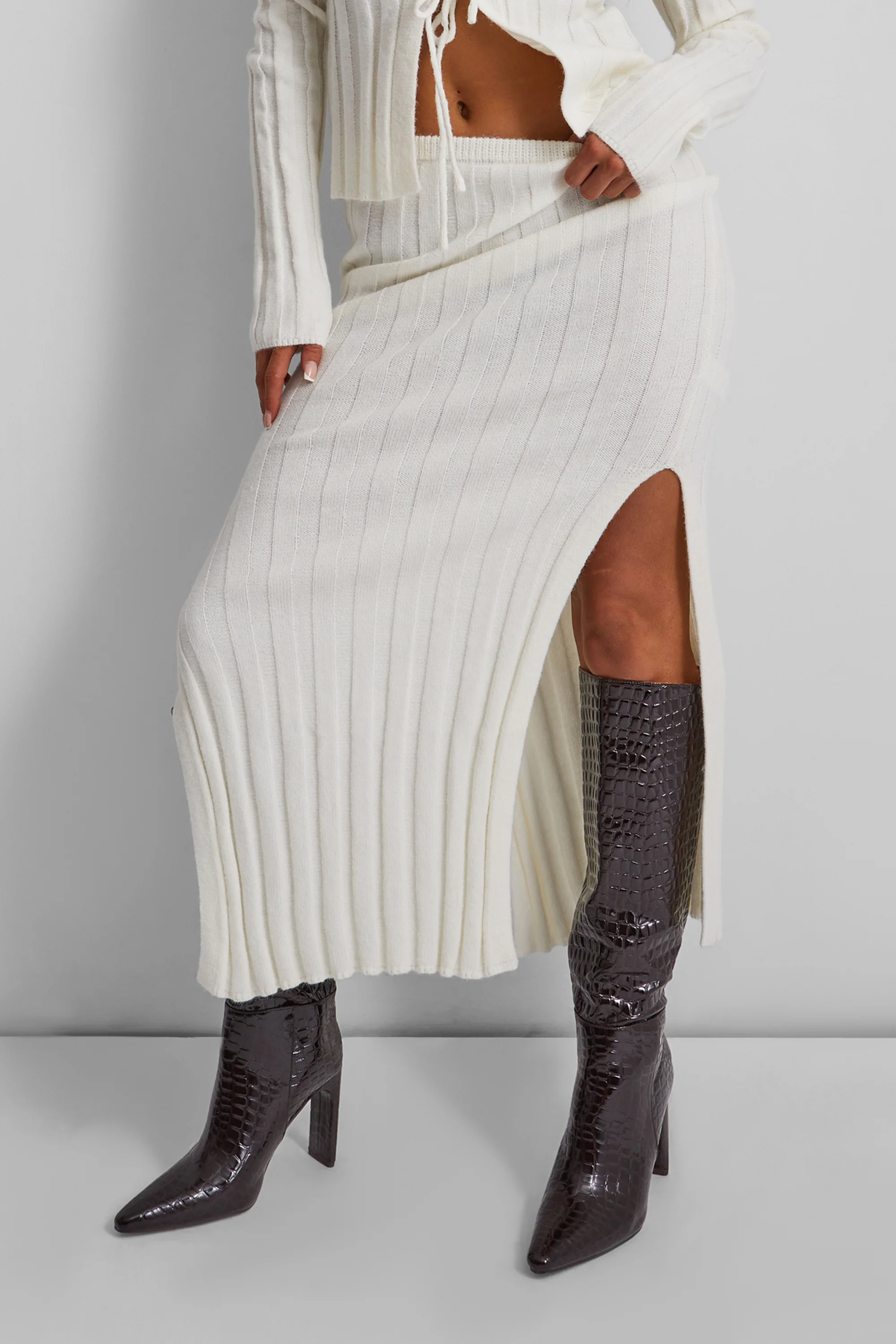 Kaiia Knitted Maxi Skirt in Cream - Image 4