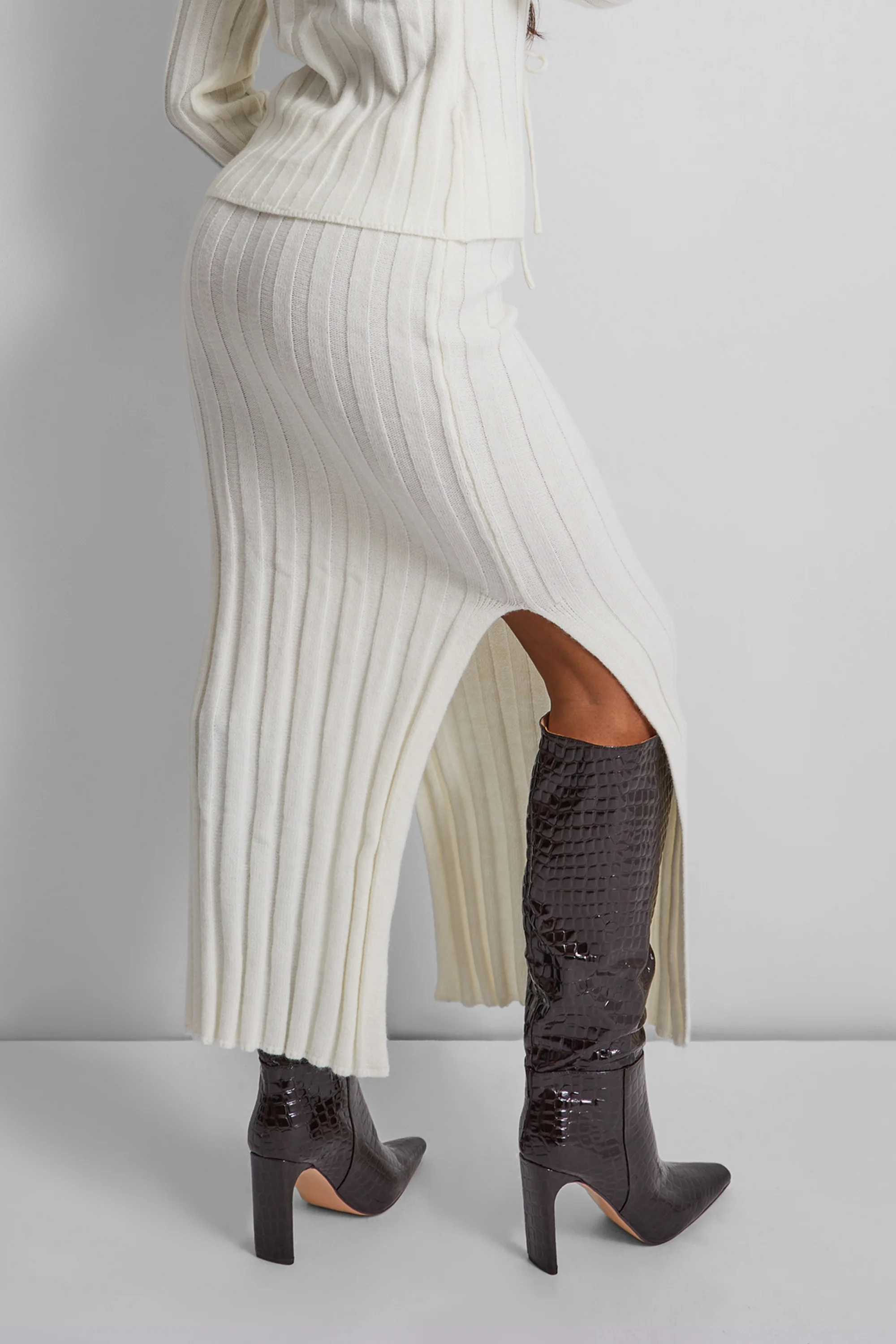Kaiia Knitted Maxi Skirt in Cream - Image 5
