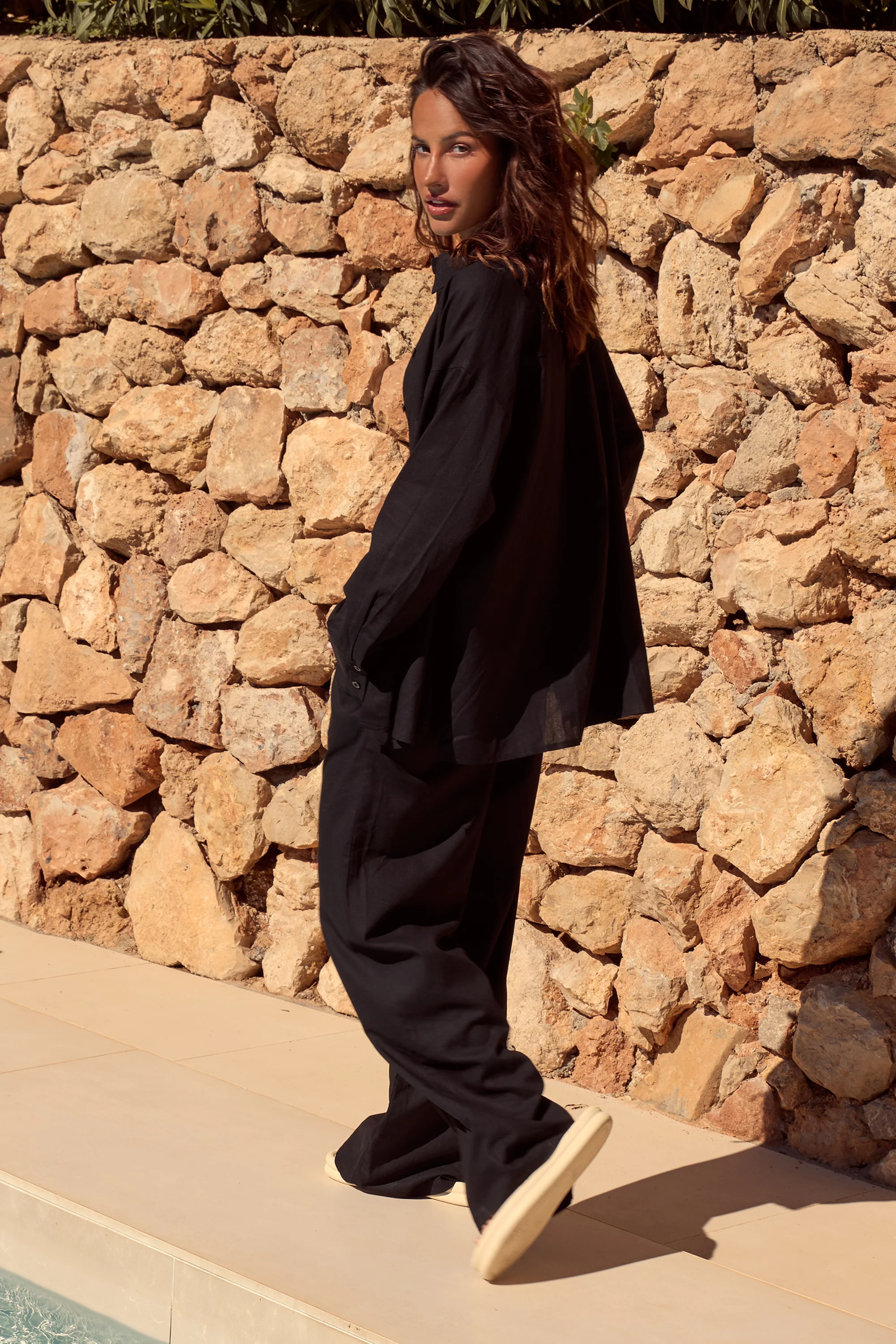 Kaiia Linen Oversized Shirt Black - Image 4