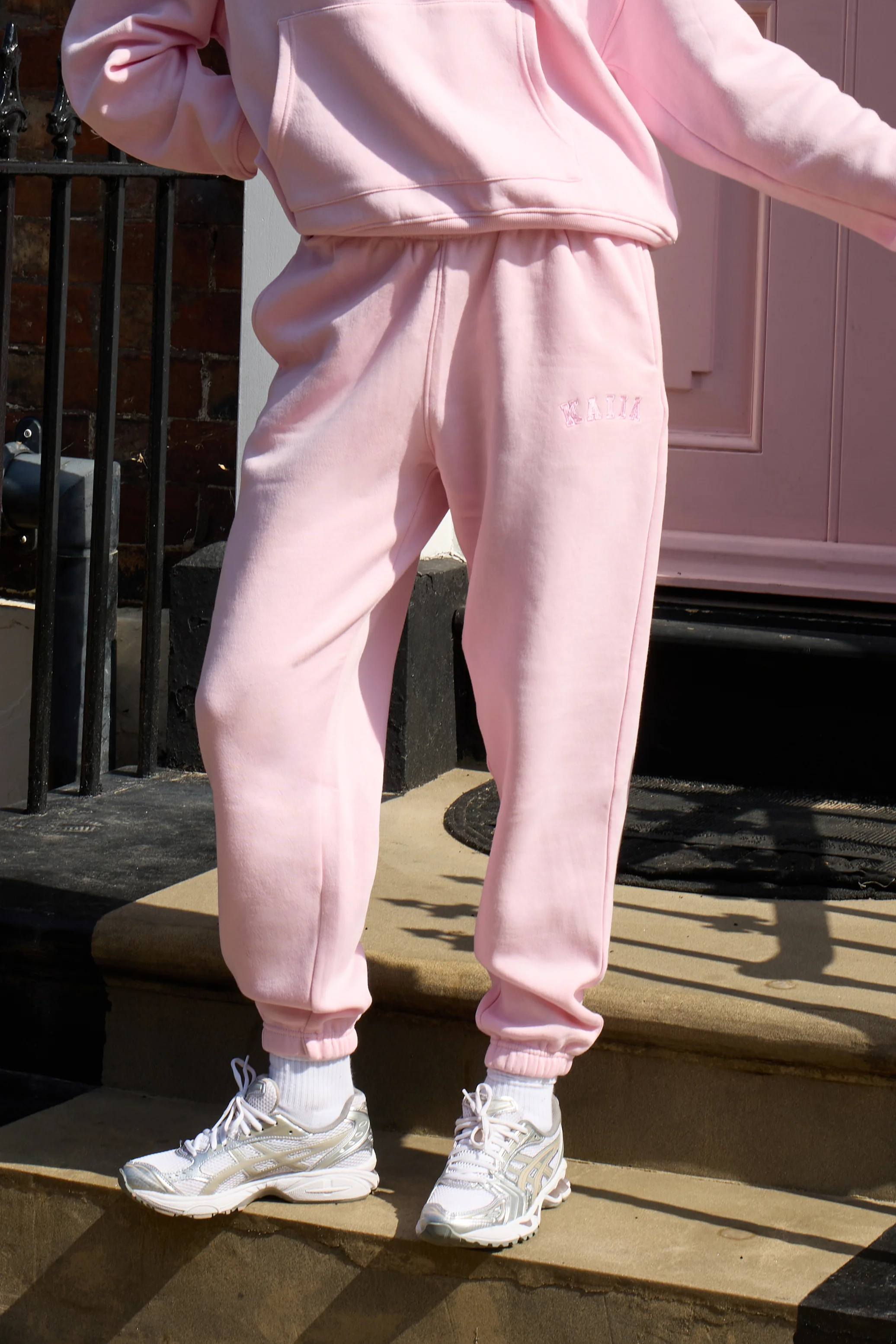 Kaiia Logo Cuffed Joggers Baby Pink - Image 10