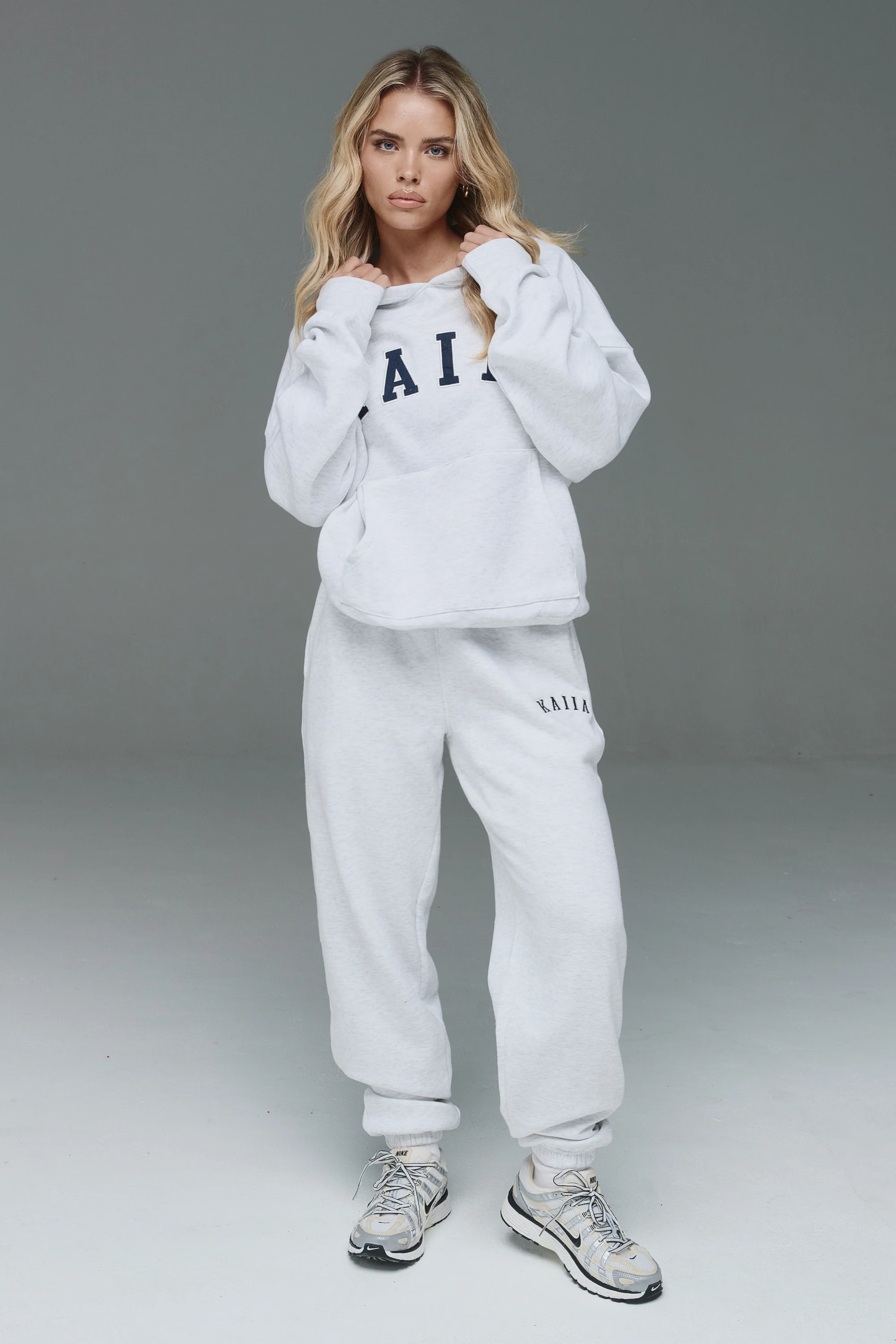 Kaiia Logo Cuffed Joggers Light Grey Marl & Navy - Image 12