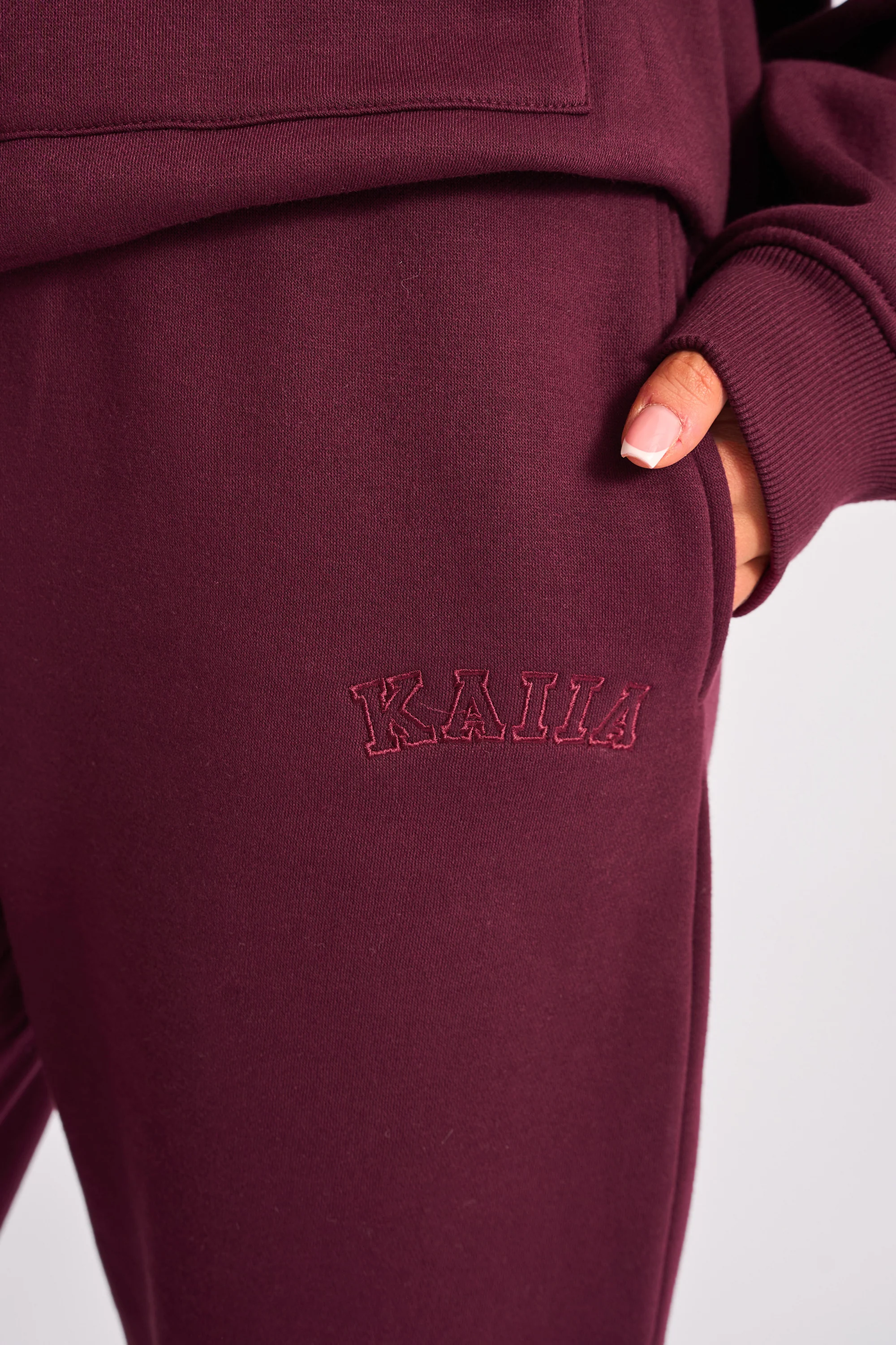 Kaiia Logo Cuffed Joggers Plum - Image 4