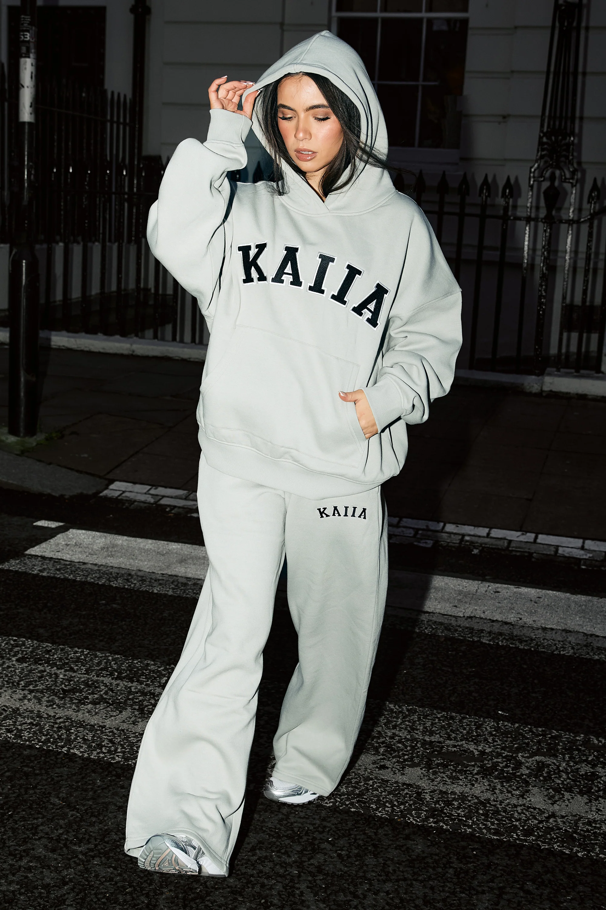 Kaiia Logo Wide Leg Joggers Pebble - Image 5