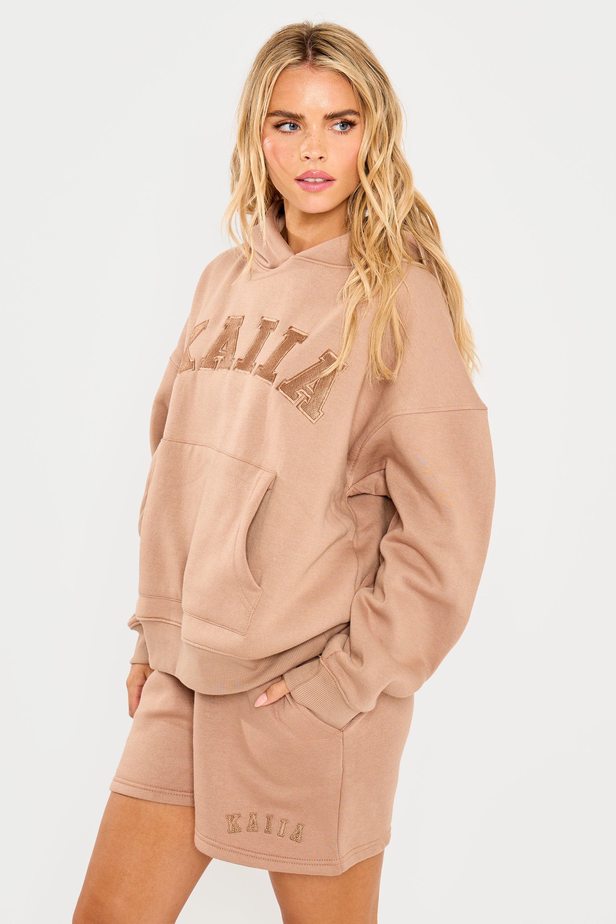 Kaiia Logo Sweat Shorts Latte - Image 5