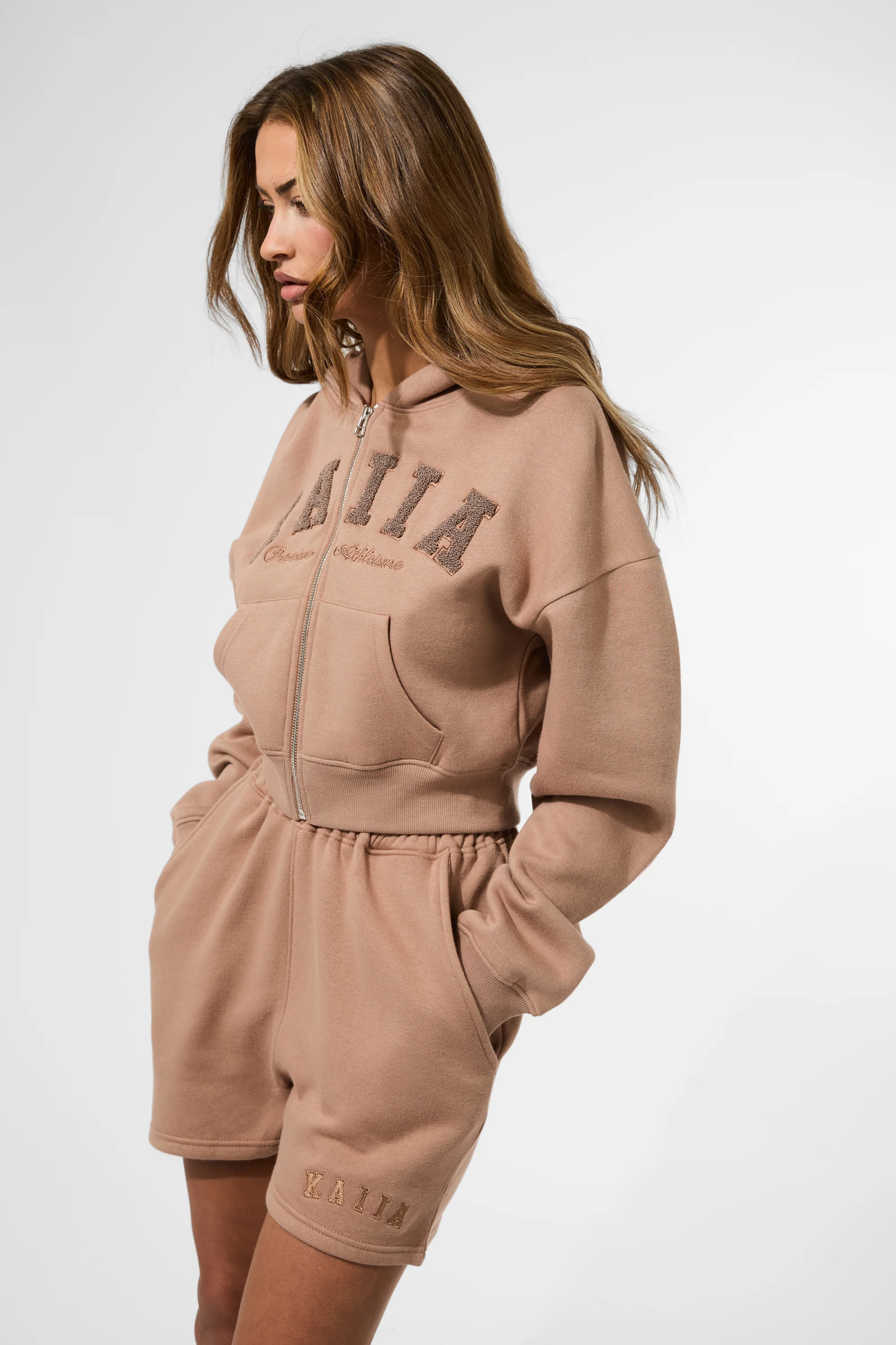Kaiia Logo Sweat Shorts Latte - Image 6