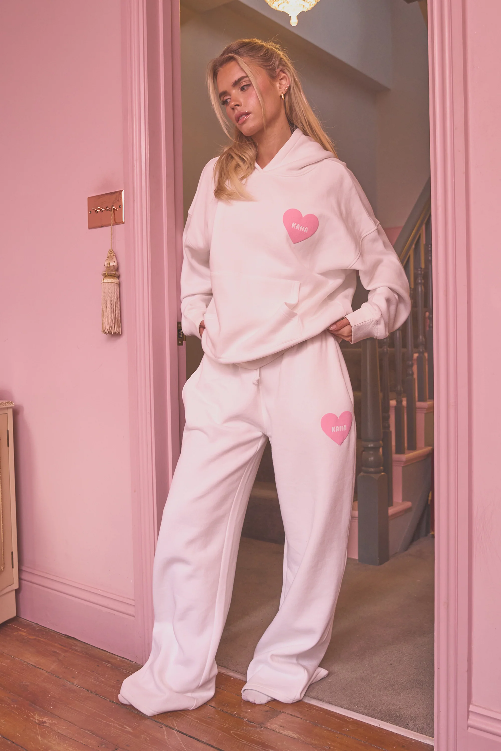 Kaiia Love Heart Graphic Ribbed Waistband Joggers White - Image 5