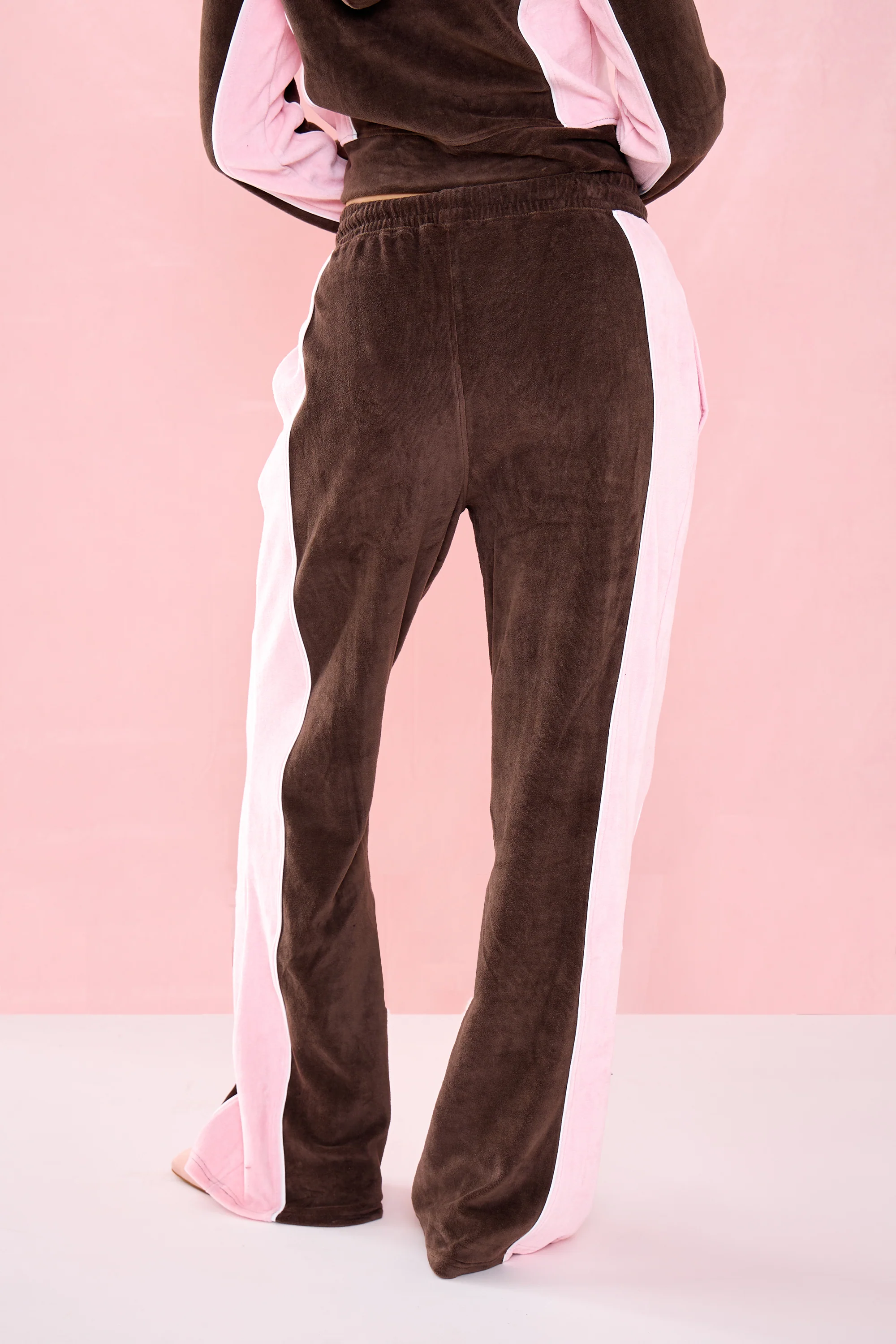 Kaiia Mid Rise Straight Leg Velour Trousers Bitter Chocolate & Pink - Image 3