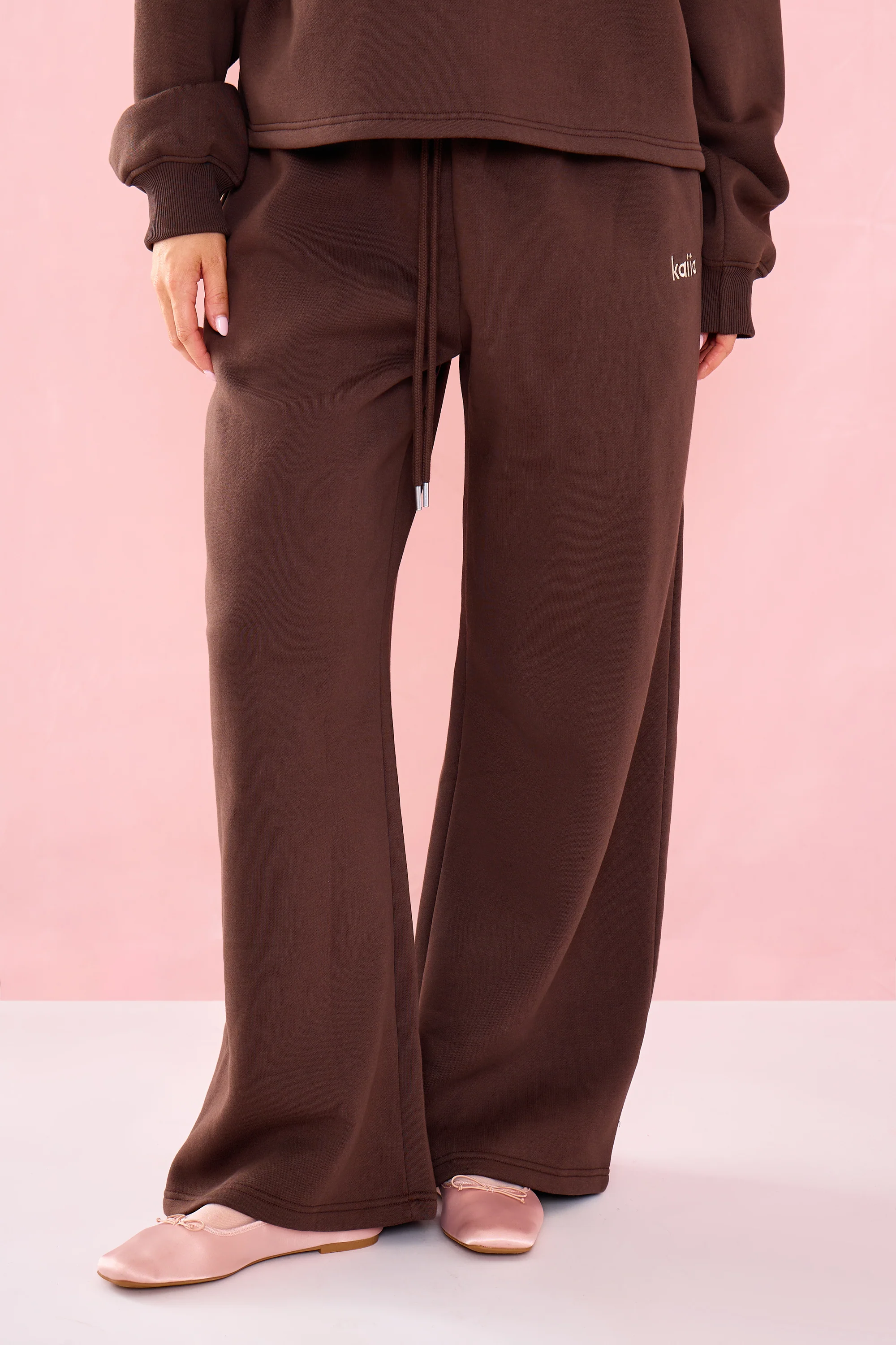 Kaiia Low Rise Wide Leg Joggers Bitter Chocolate - Image 2