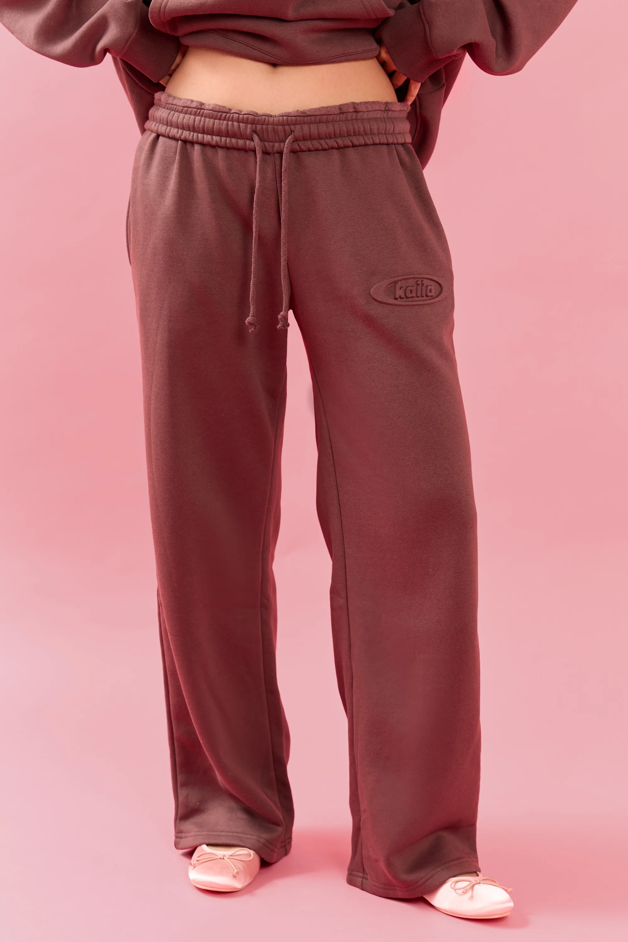 Kaiia Oval Embossed Folded Waistband Wide Leg Joggers Cocoa Brown - Image 3