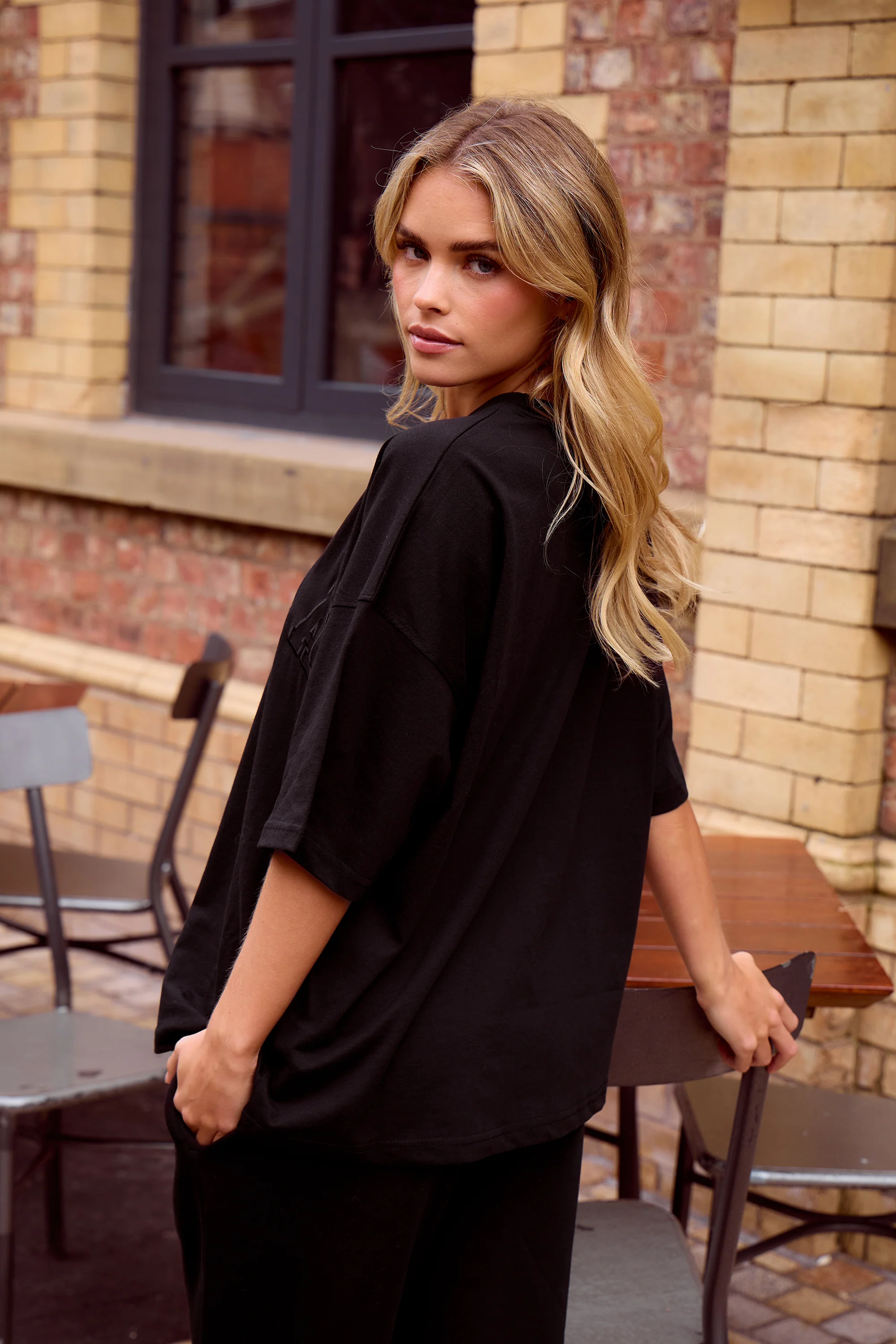Kaiia Oversized T-shirt Black - Image 4