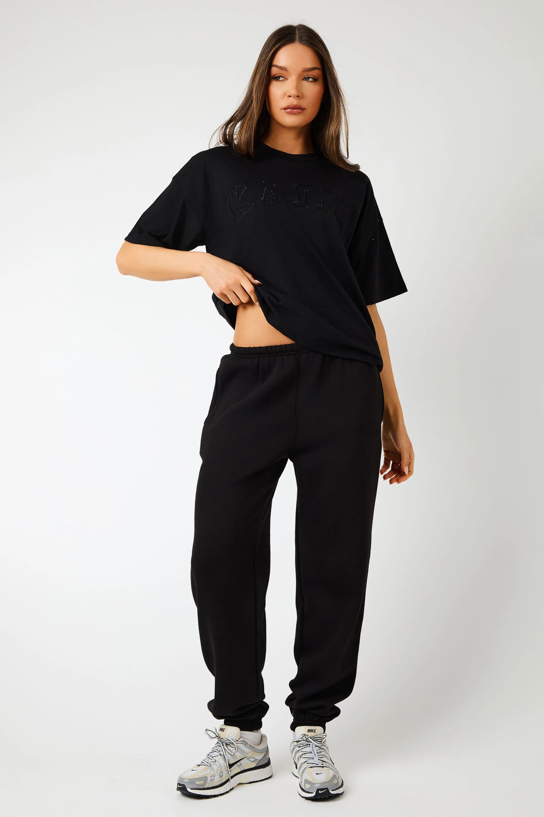 Kaiia Oversized T-shirt Black - Image 9