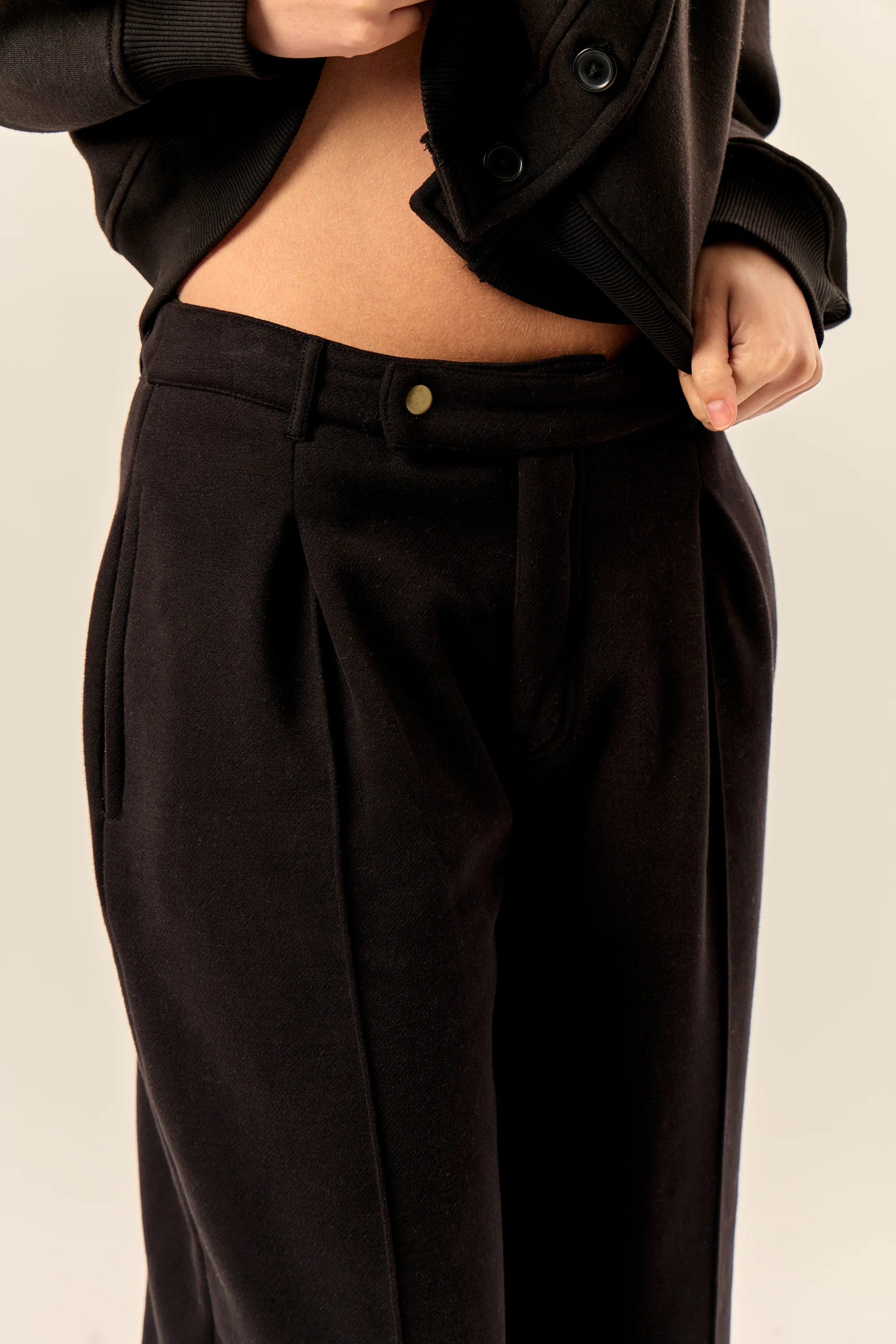 Kaiia Pleat Detail Tailored Wide Leg Joggers Black - Image 2