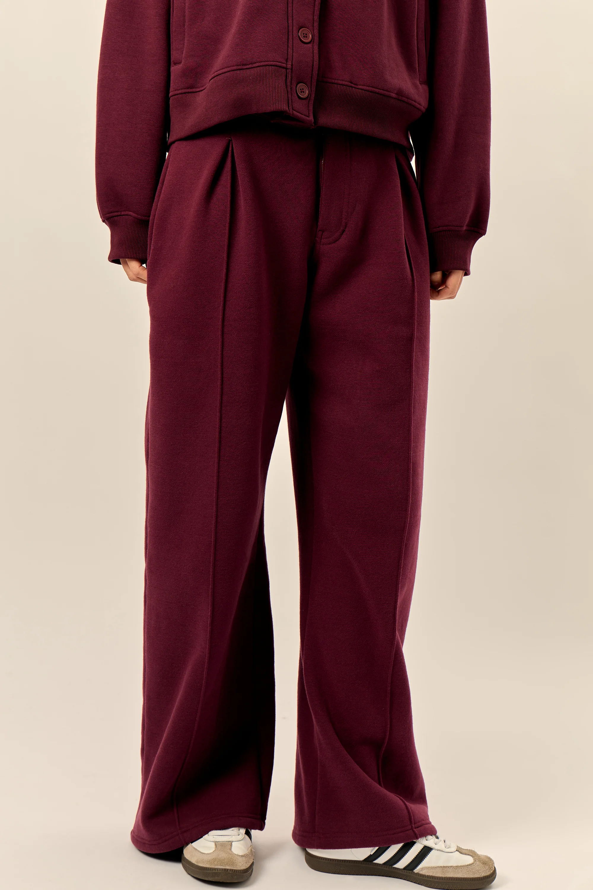 Kaiia Pleat Detail Tailored Wide Leg Joggers Dark Cherry - Image 3