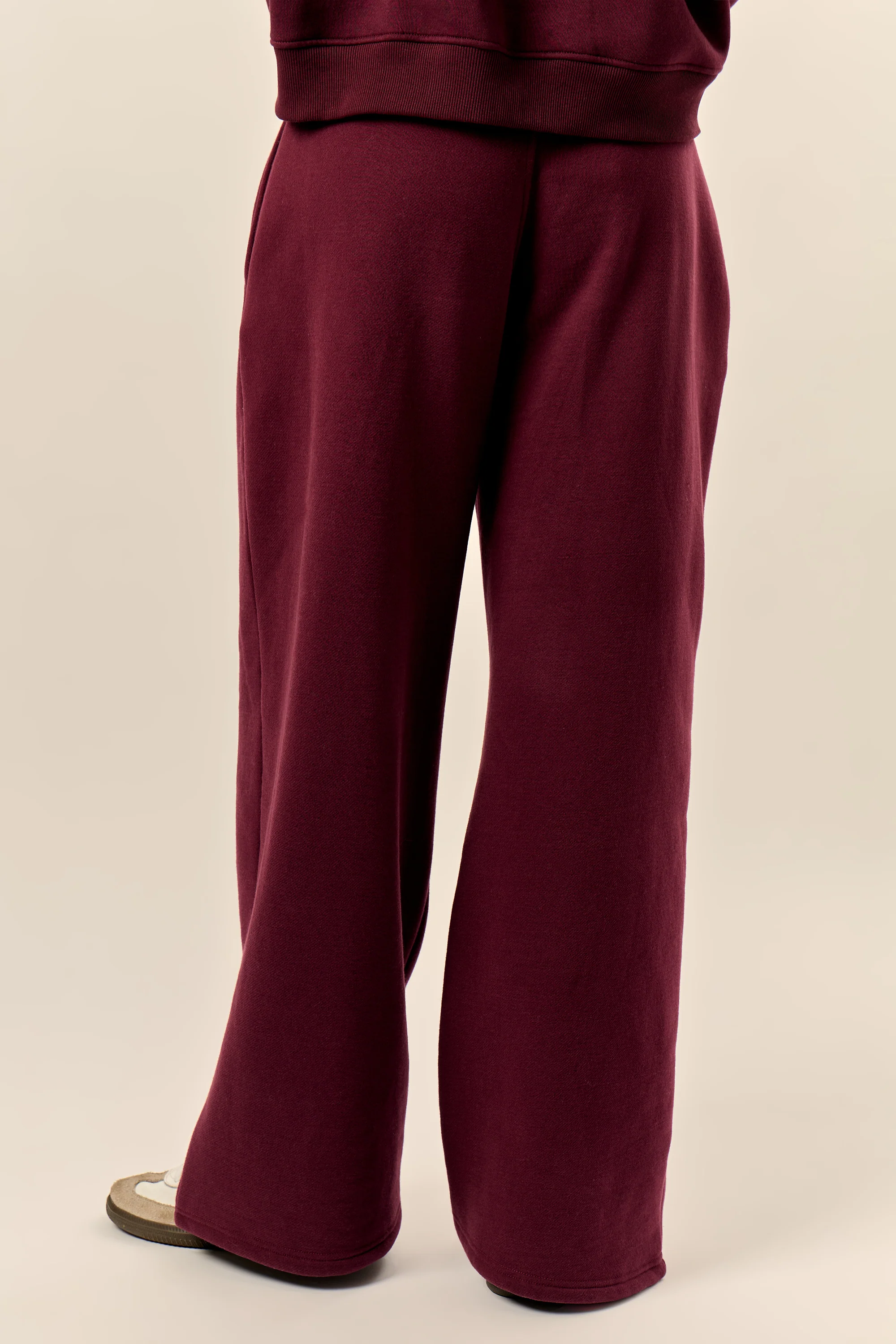 Kaiia Pleat Detail Tailored Wide Leg Joggers Dark Cherry - Image 4
