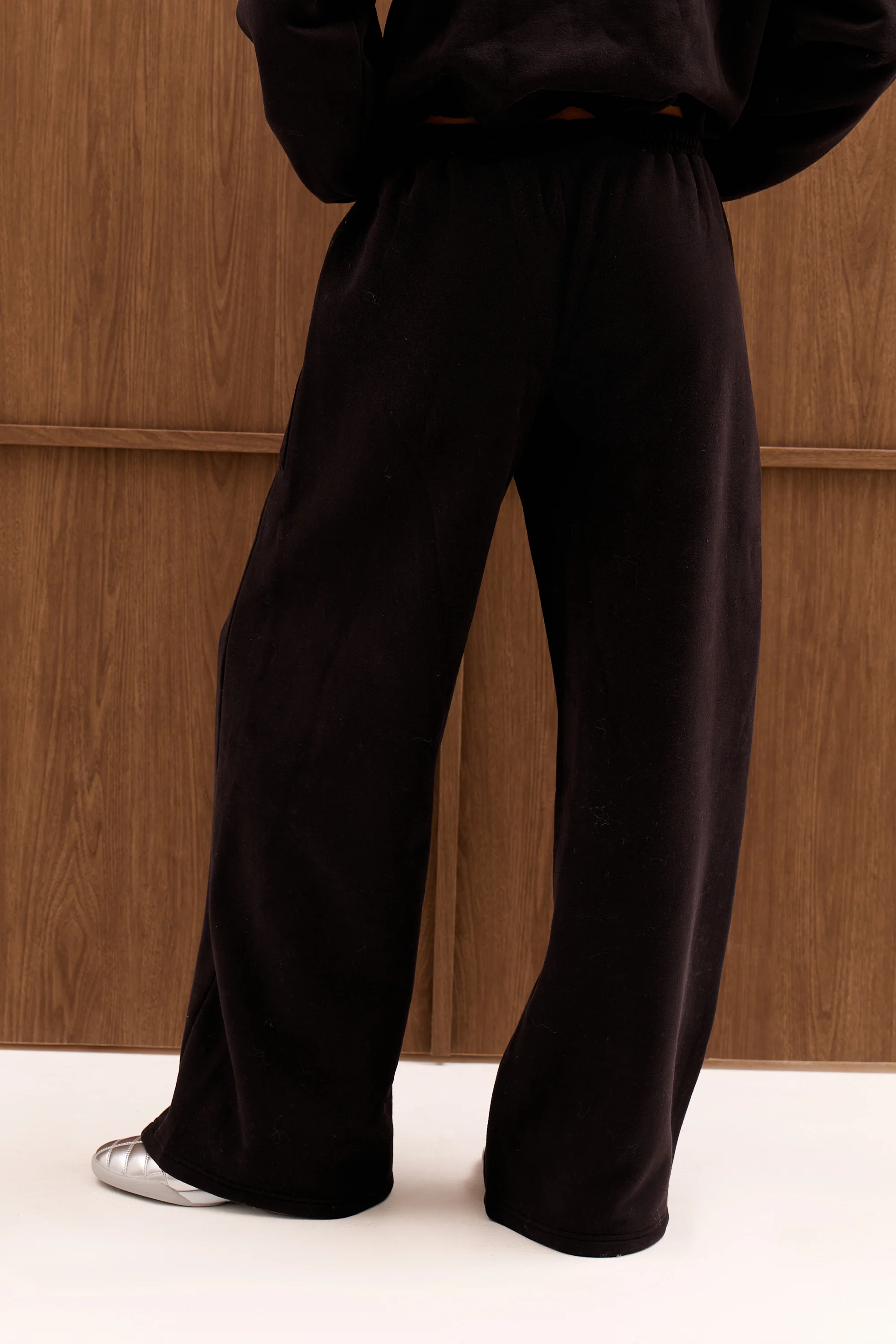 Kaiia Chrome Logo Pocket Detail Mid Rise Wide Leg Joggers Black - Image 4