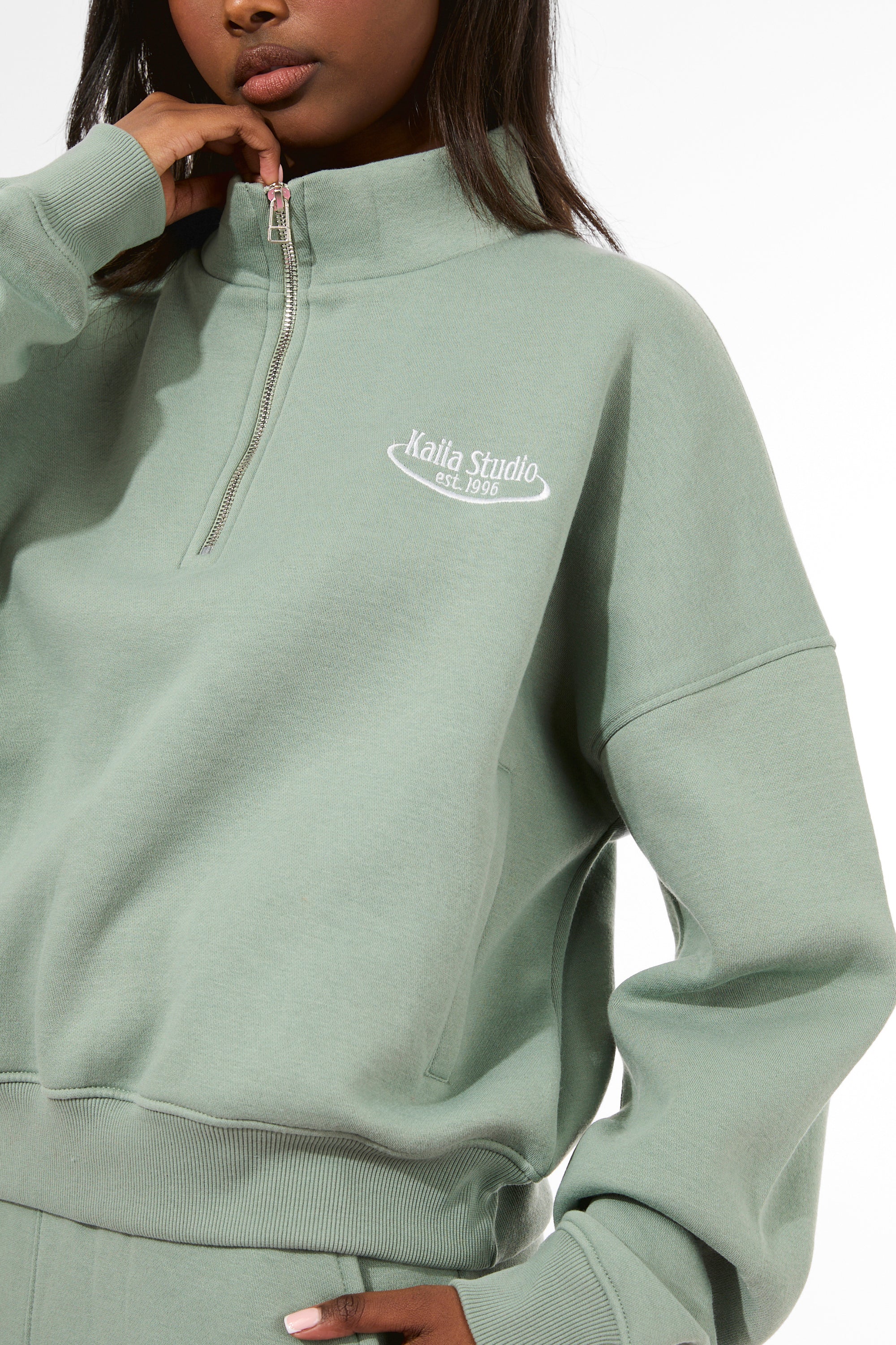 Kaiia Running Club Logo Quarter Zip Sweatshirt Green Tea - Image 5