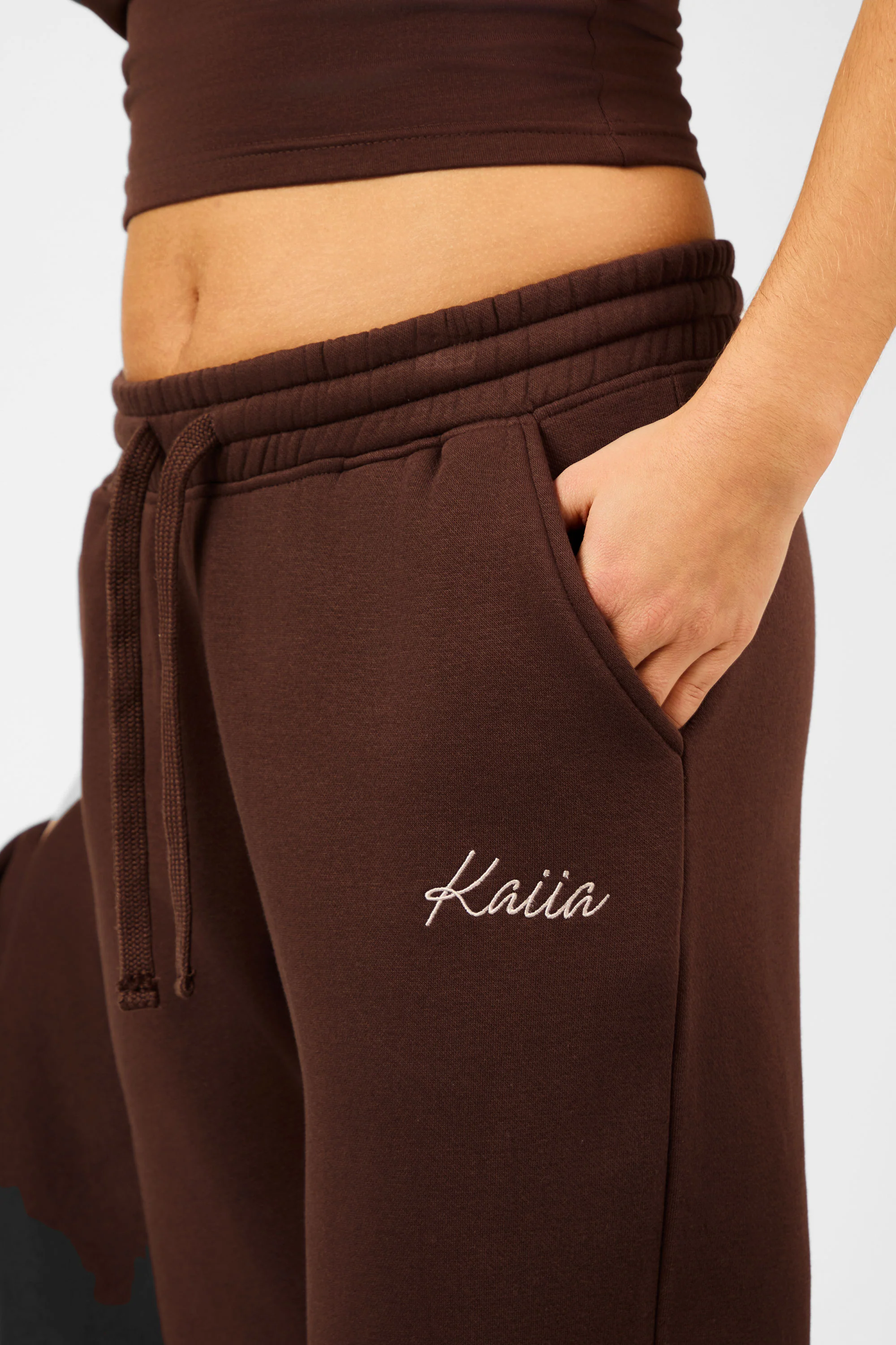 Kaiia Script Wide Leg Joggers Peppercorn - Image 3
