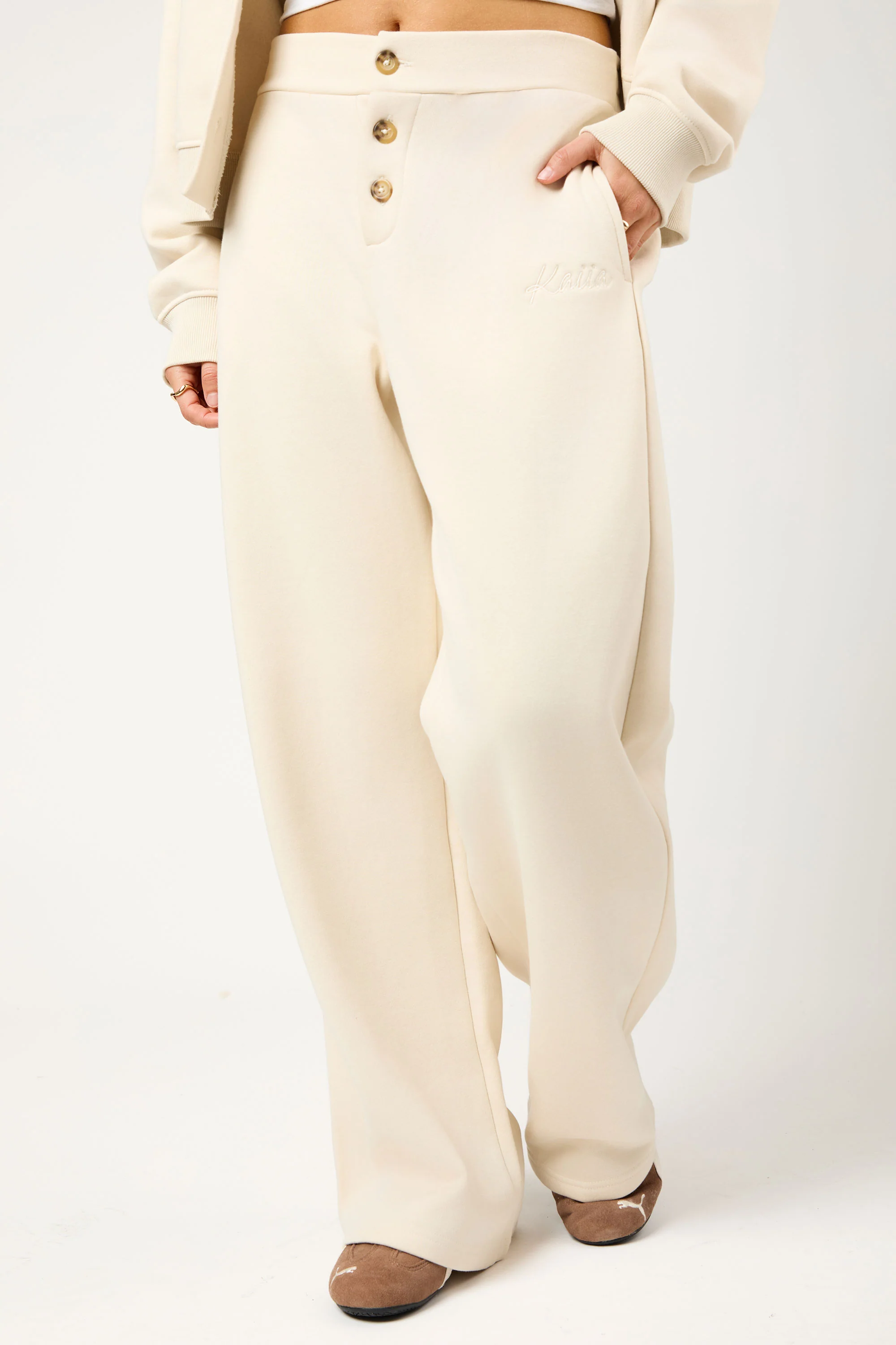 Kaiia Script Logo Button Down Detail Wide Leg Joggers Crème - Image 3