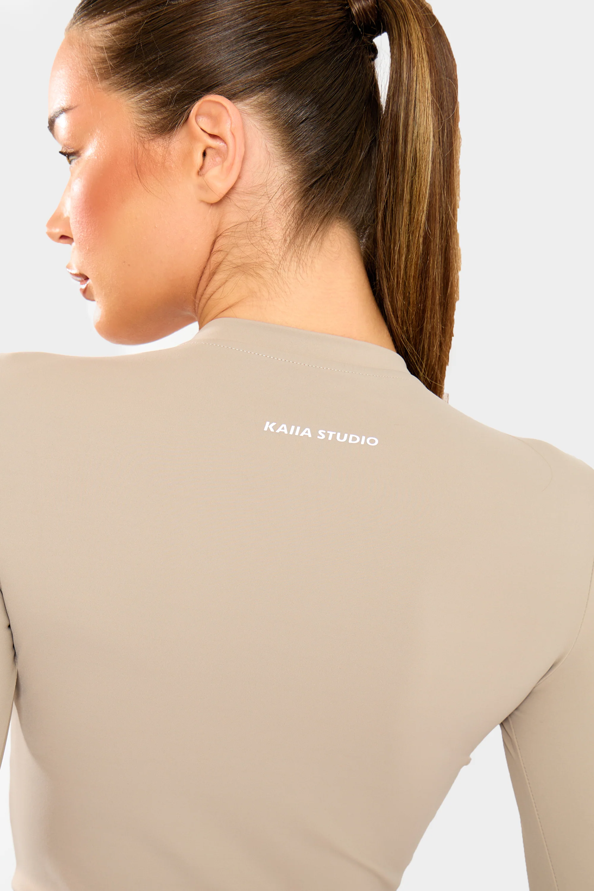Kaiia Sculpt Long Sleeve Fitted T-Shirt Ash Taupe - Image 9