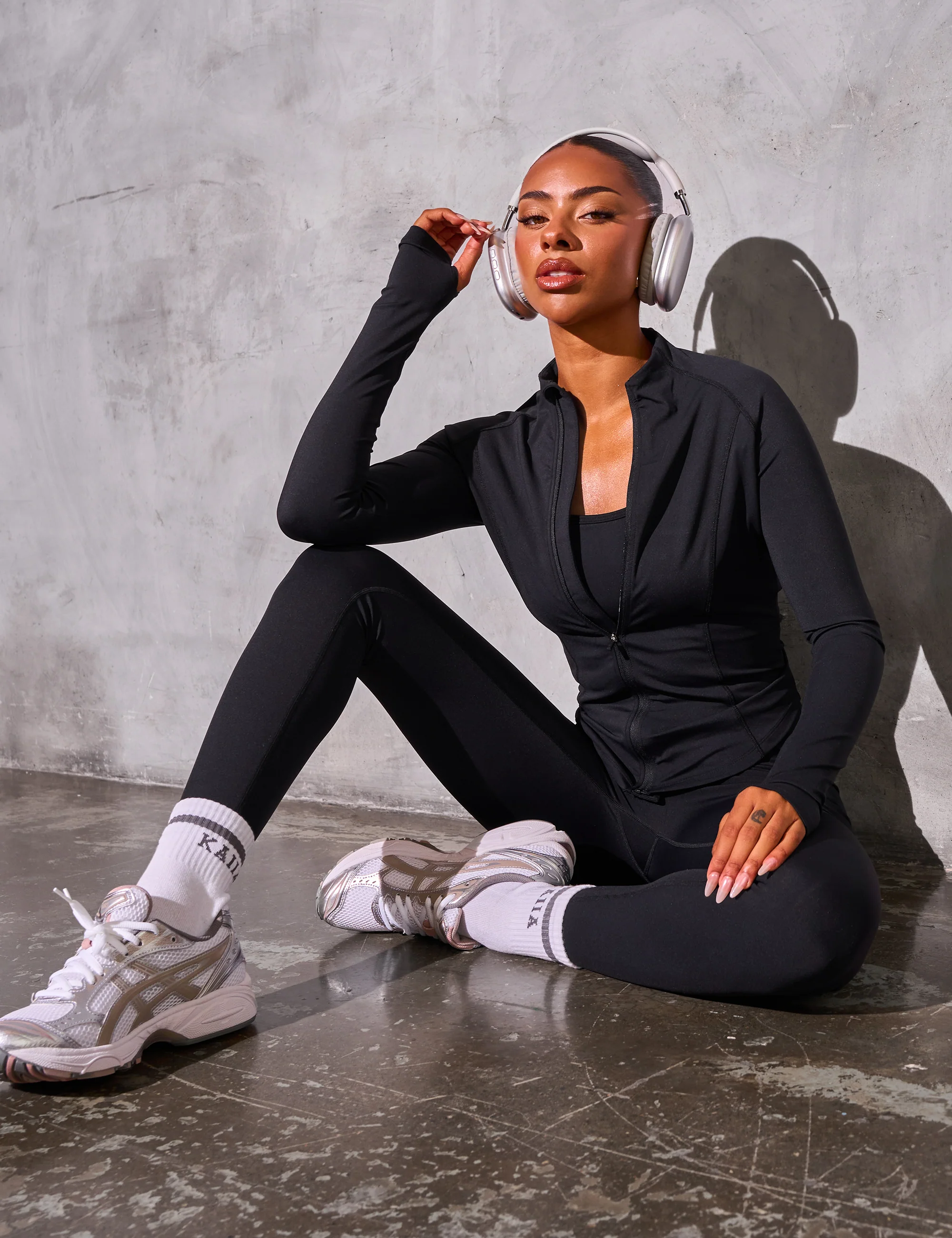 Kaiia Sculpt Long Sleeve Zip Through Fitted Jacket Black on Black - Image 7