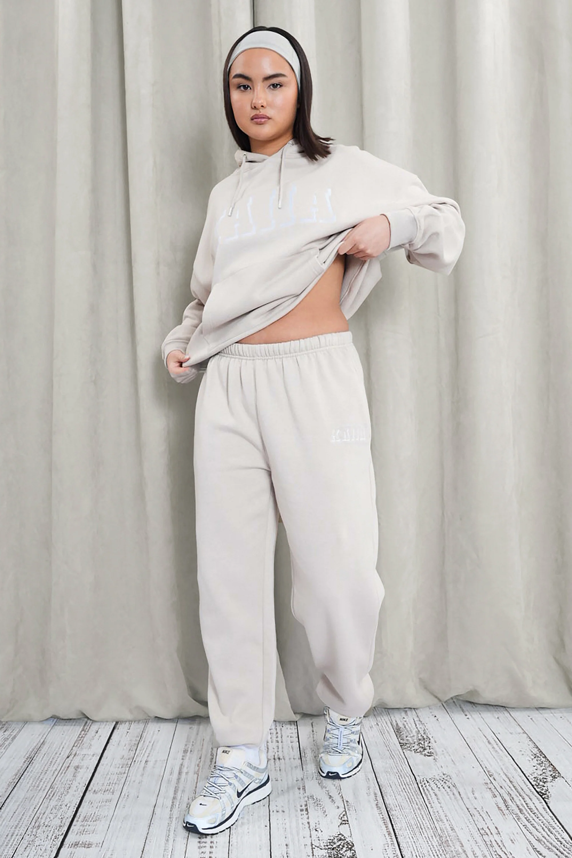 Kaiia Shadow Logo Cuffed Joggers Stone - Image 5