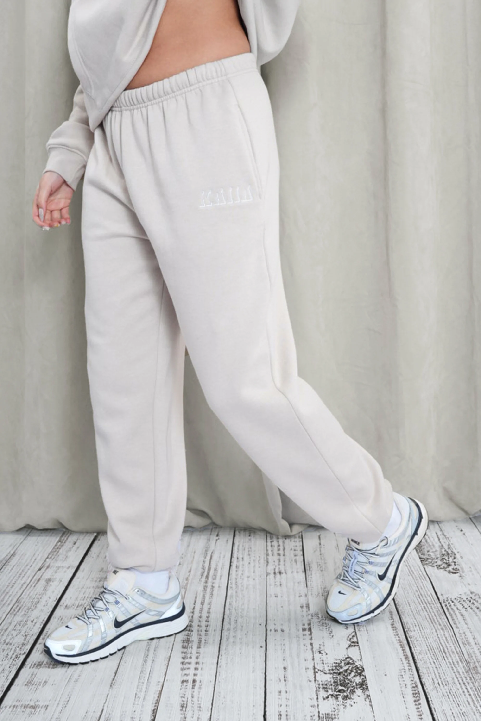 Kaiia Shadow Logo Cuffed Joggers Stone - Image 6