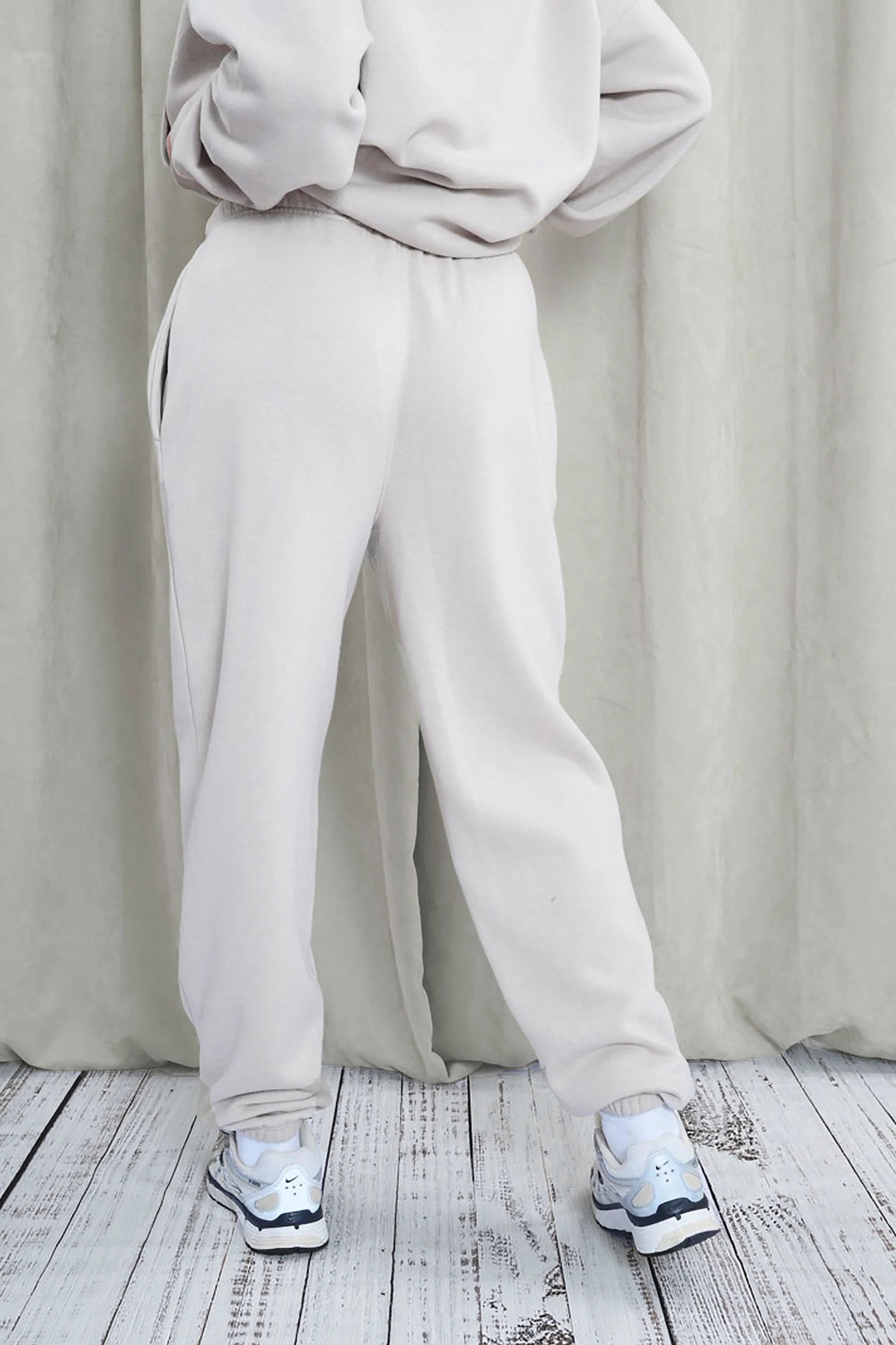 Kaiia Shadow Logo Cuffed Joggers Stone - Image 7