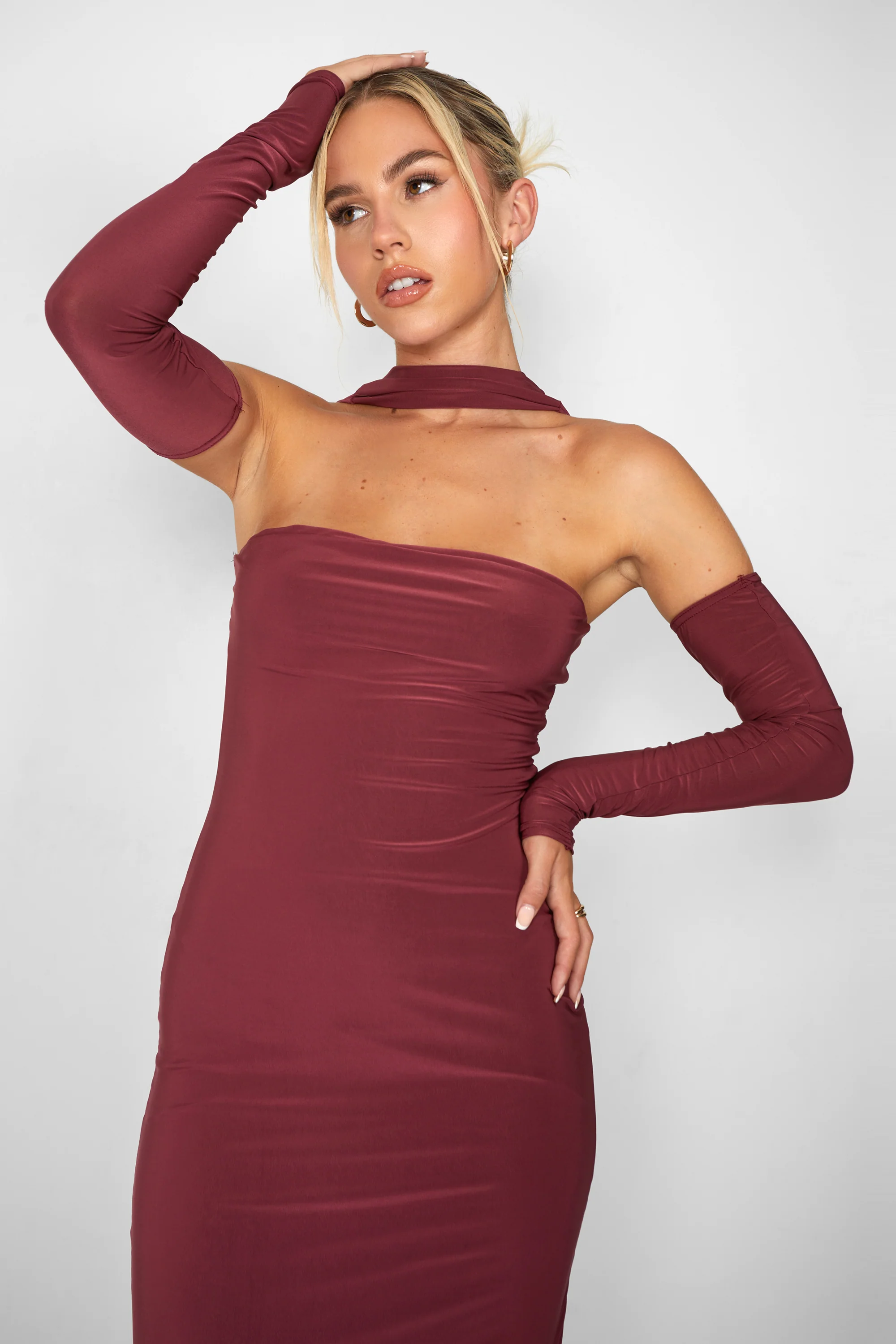 Kaiia Slinky Choker Bodycon Midi Dress in Burgundy - Image 2