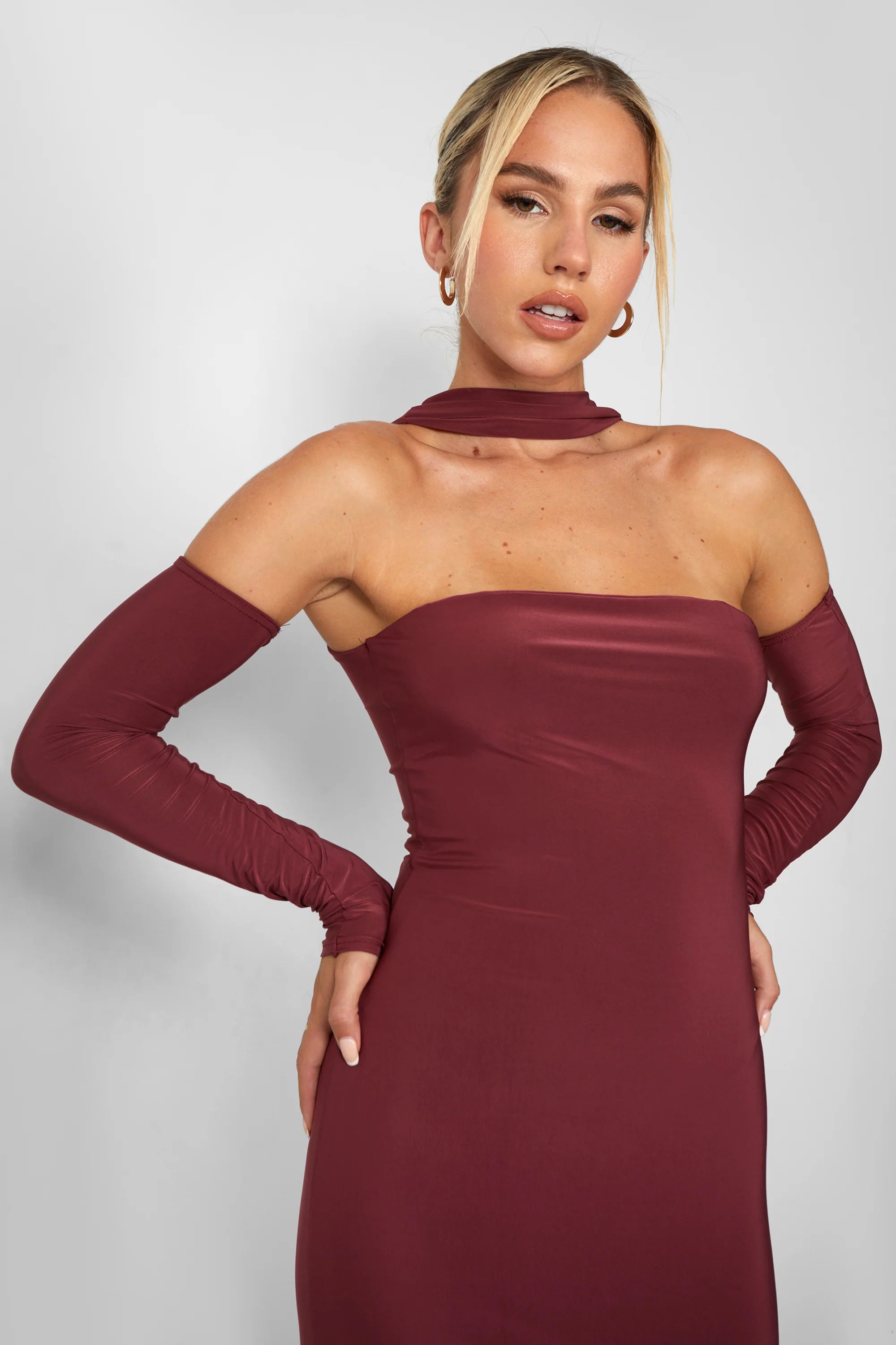 Kaiia Slinky Choker Bodycon Midi Dress in Burgundy - Image 3