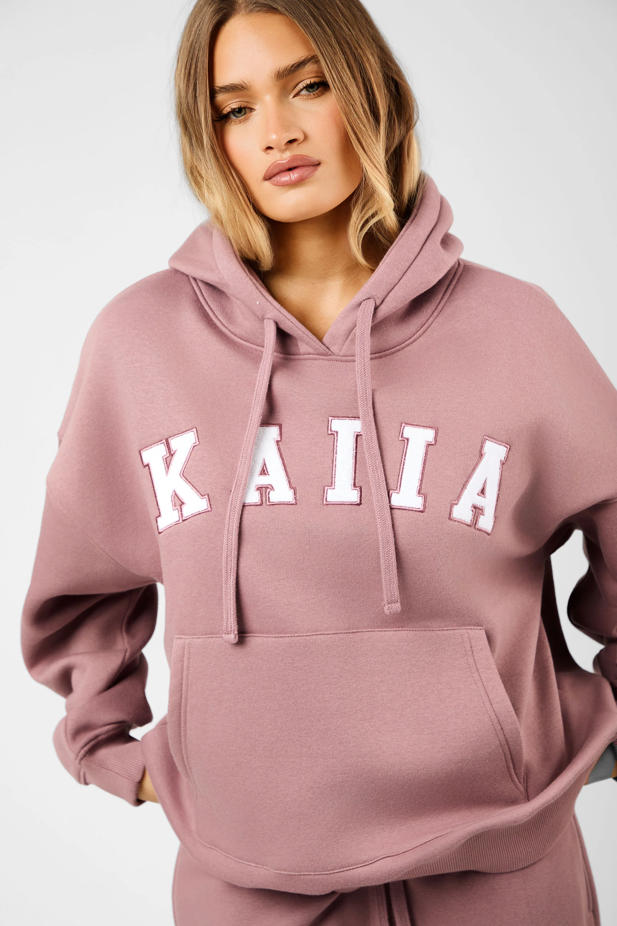 Kaiia Slogan Oversized Hoodie Rosewood & White - Image 4
