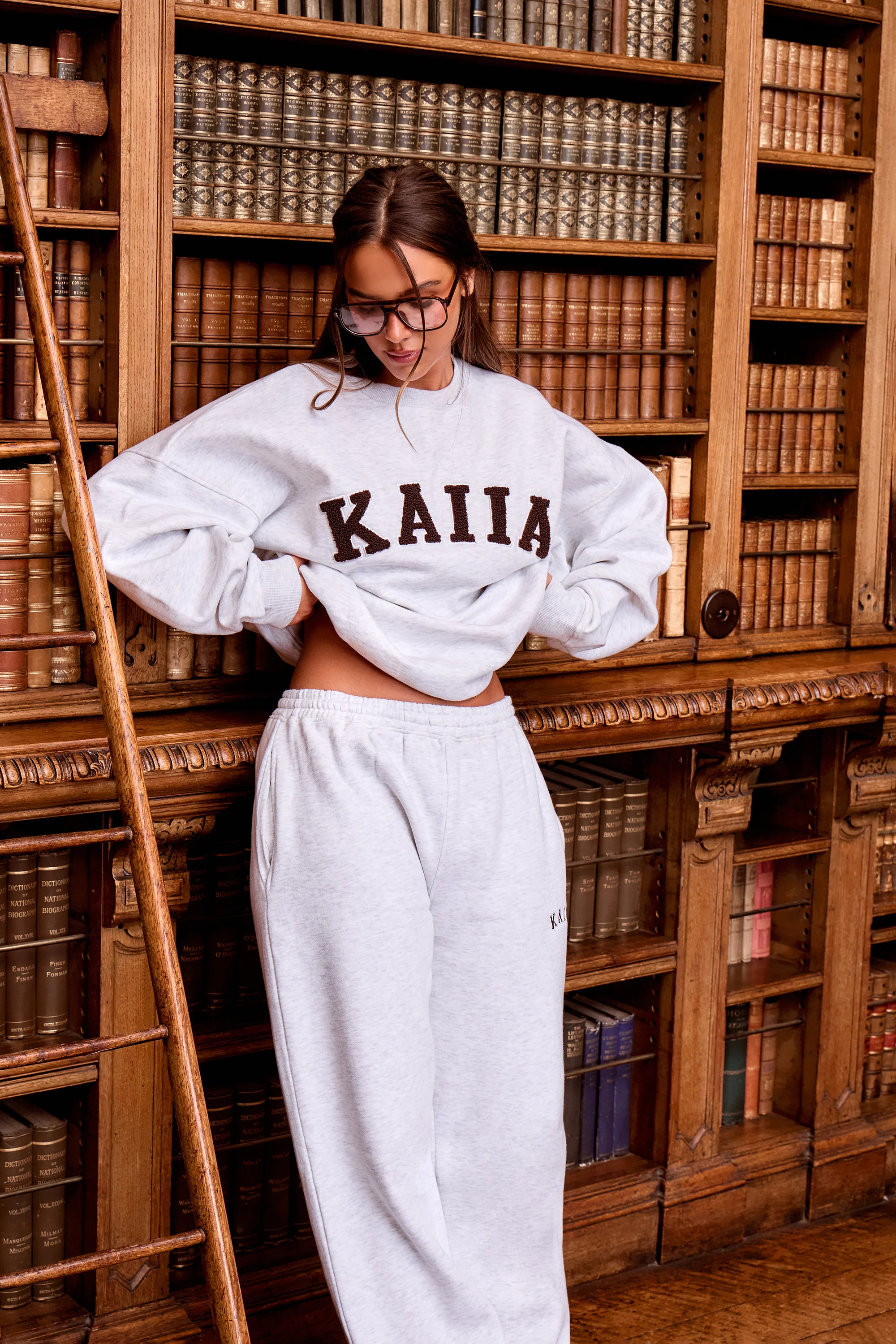 Kaiia Slogan Oversized Sweatshirt Light Grey Marl & Brown - Image 4