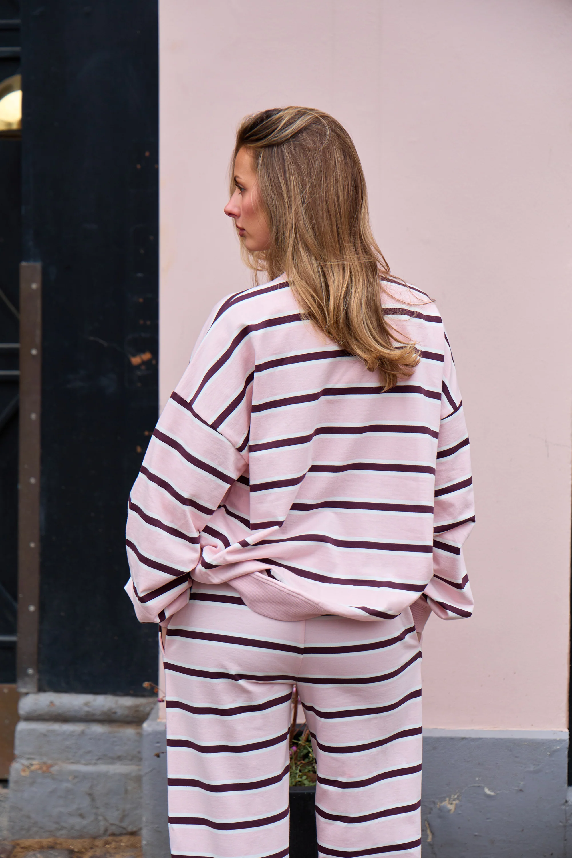 Kaiia Striped Oversized Sweatshirt Pink & Chocolate - Image 4