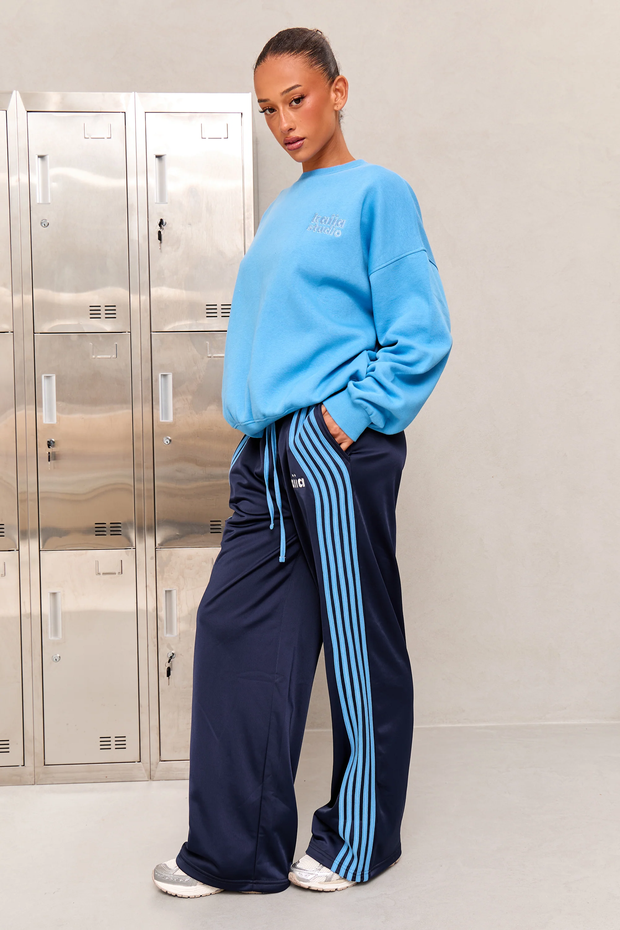 Kaiia Studio Oversized Sweatshirt Vibrant Blue - Image 3