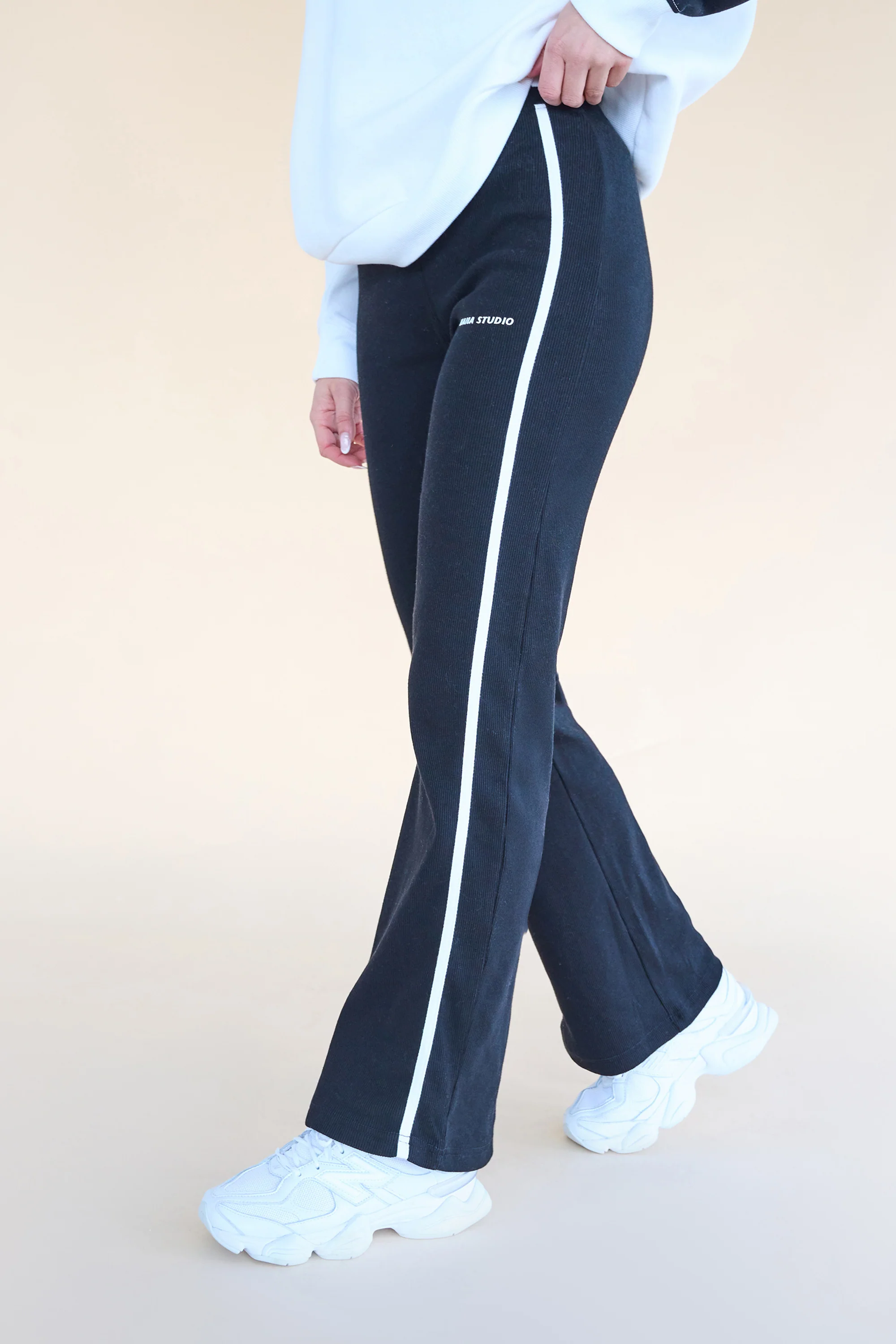 Kaiia Studio Piping Ribbed Wide Leg Leggings Black & White - Image 3
